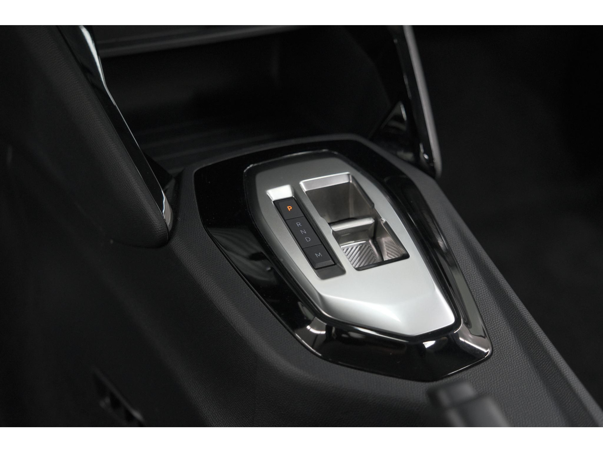 Peugeot 208 1.2 Hybrid 110 e-DCS6 Style | Parkeersensoren | Apple Carplay | Cruise Control | Airco