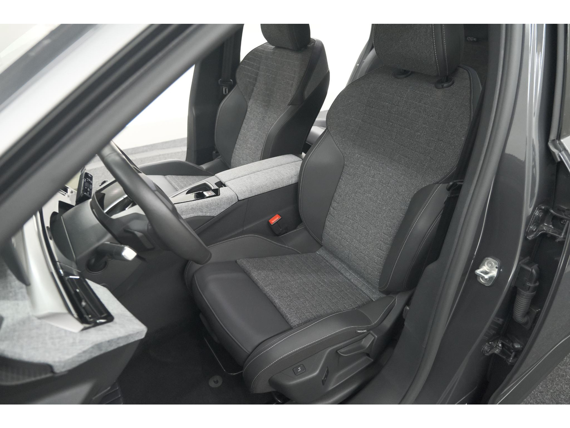 Peugeot 5008 1.2 Hybrid 136 e-DCS6 Allure | 7 Zitplaatsen | Camera | Stoelverwarming | Navigatie