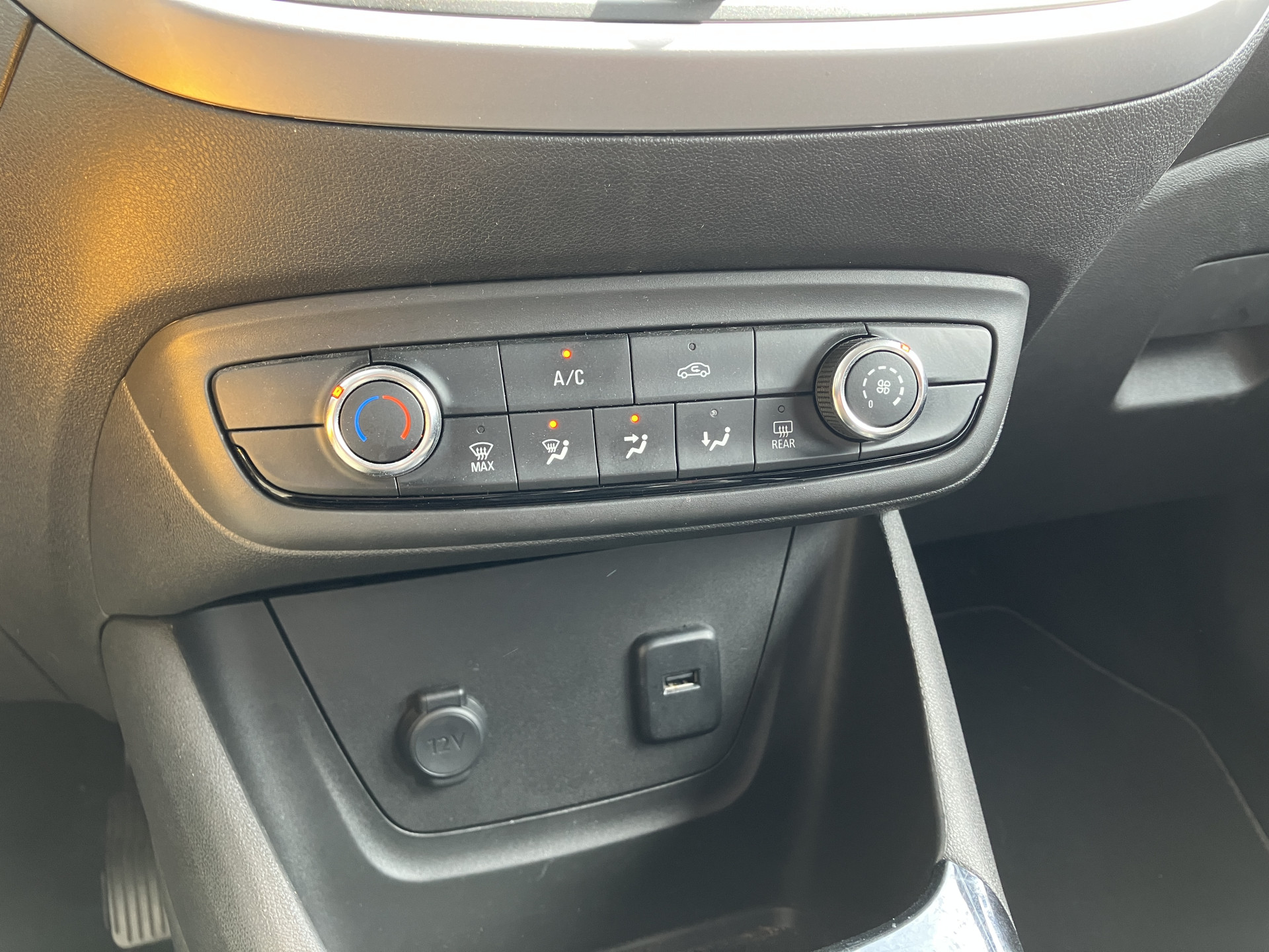 Opel Crossland X 1.2 Turbo 110 pk Online Edition | dealer onderhouden | apple carplay | cruise control | bluetooth | airco | NL auto