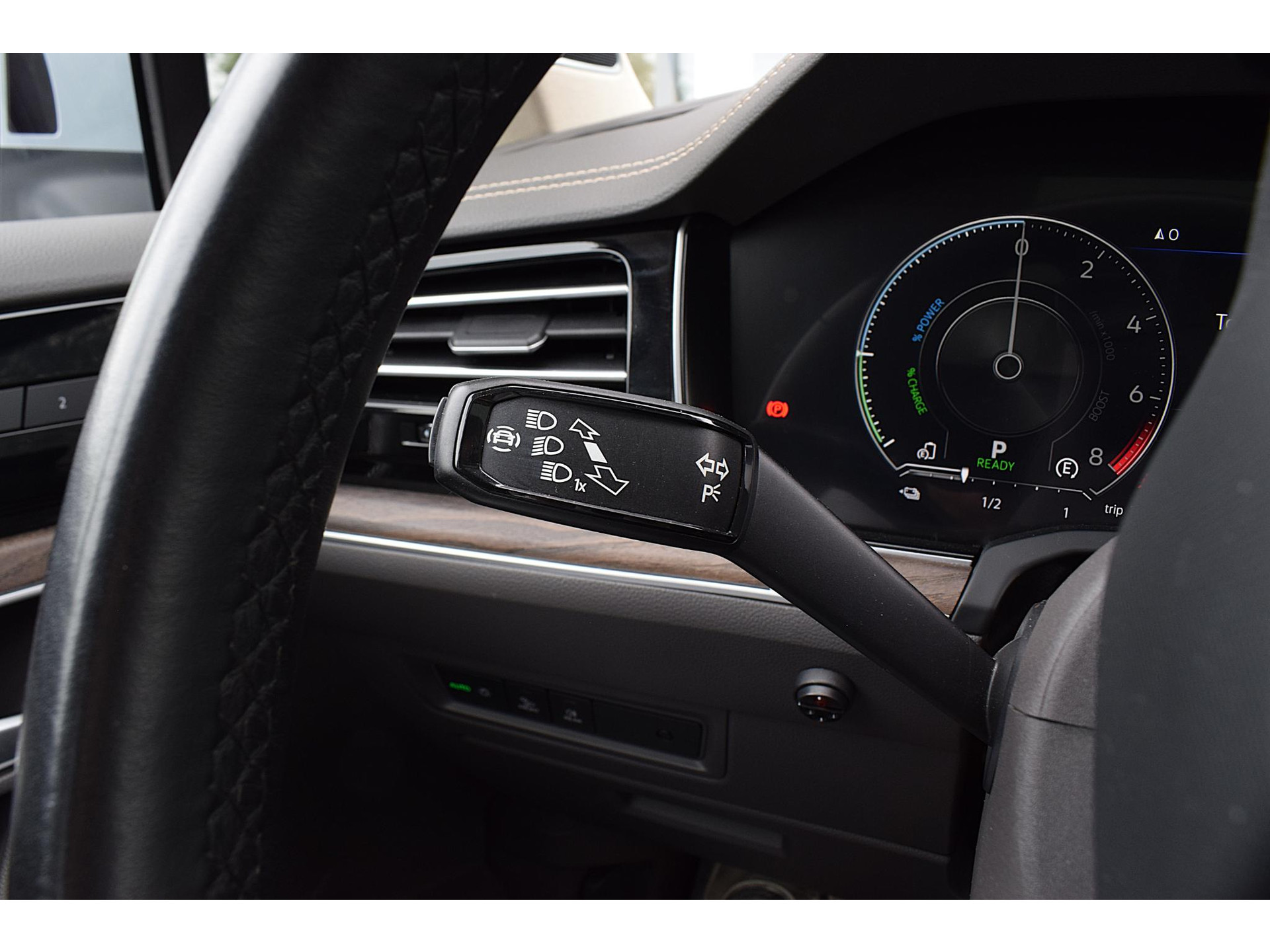 Volkswagen Touareg 3.0 TSi eHybrid 4MOTION | Trekhaak | Luchtvering | Pano | Leer | Memory | SOH 97,6%