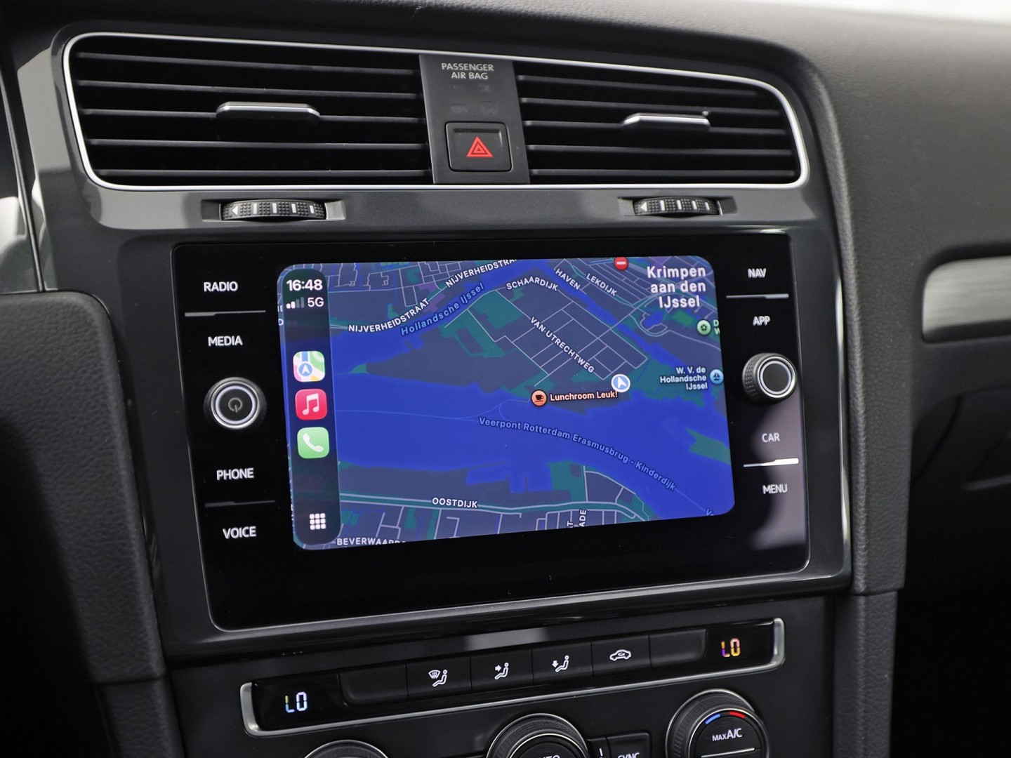 Volkswagen Golf 1.0 TSI Sportline (APPLE CARPLAY, NAP, GROOT NAVI, CLIMATE, PARKEERSENSOREN, SPORTSTOELEN, LM VELGEN, ADAPTIVE CRUISE, NIEUWSTAAT)