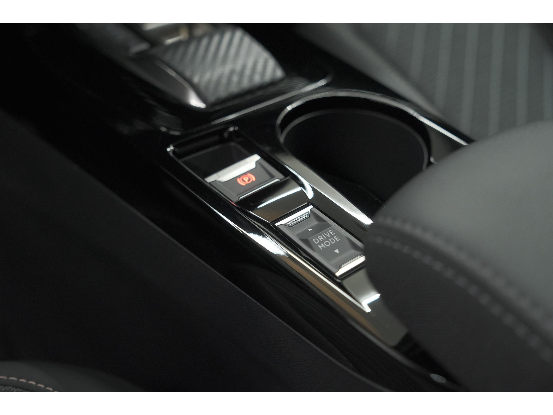 Peugeot e-2008 EV Allure 54 kWh | 11 KW Lader | Warmtepomp | Apple Carplay | Parkeersensoren