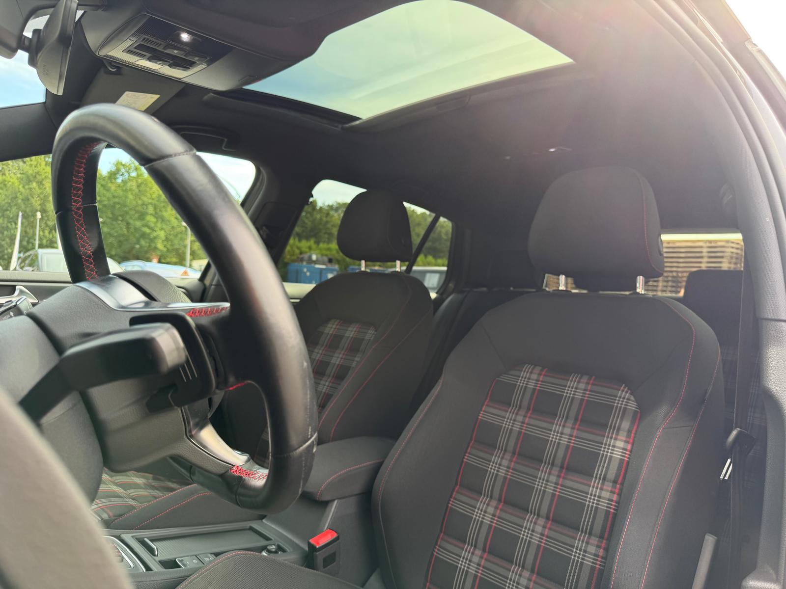 Volkswagen Golf 2.0 TSI GTI Performance | 3/6/12MND GARANTIE | PANO | LED | ACC | TREKHAAK | NAVI | STOELVERW. |