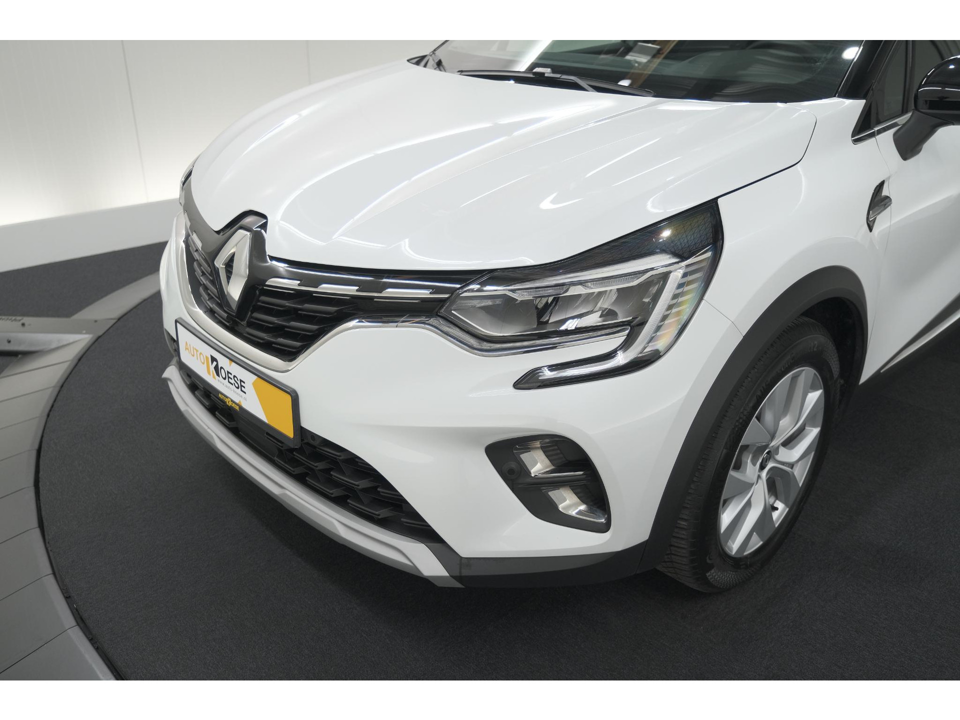 Renault Captur 1.6 E-Tech Hybrid 145 Intens | Trekhaak | Camera | Stoelverwarming | Navigatie