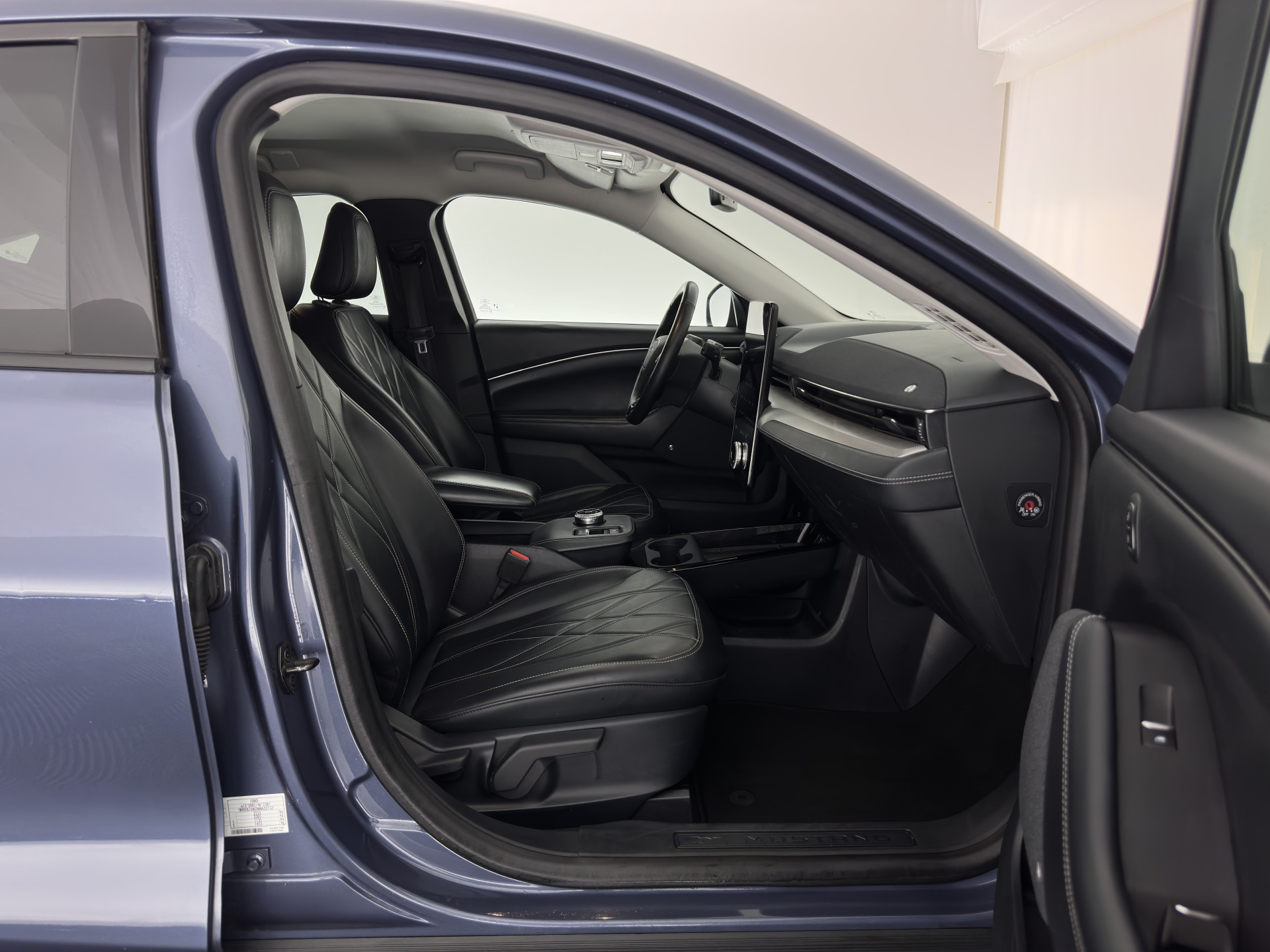 Ford Mustang Mach-E RWD 75 kWh [3-Fase ] {SOH-90%} (INCL-BTW) Aut.*LEATHER | FULL-LED | DAB | DIGI-COCKPIT | KEYLESS | NAVI-FULLMAP | CARPLAY | HEATED-COMFORTSEATS | TOPVIEW |  ADAPTIVE-CRUISE | PRIVACY-GLASS | 18'' ALU*