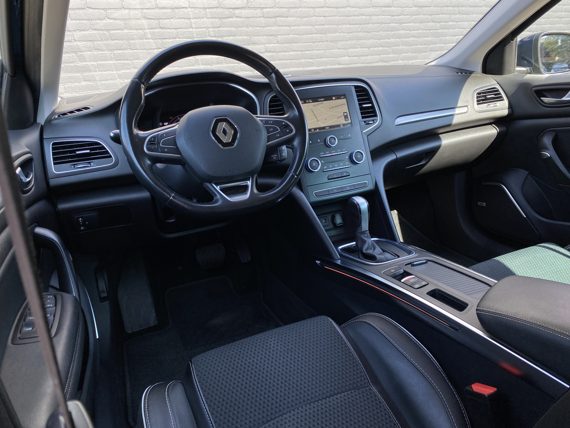 Renault Mégane Estate 1.3 TCe Bose 160 pk AUT. | navigatie | cruise control | trekhaak | bose audio | keyless | privacy glas