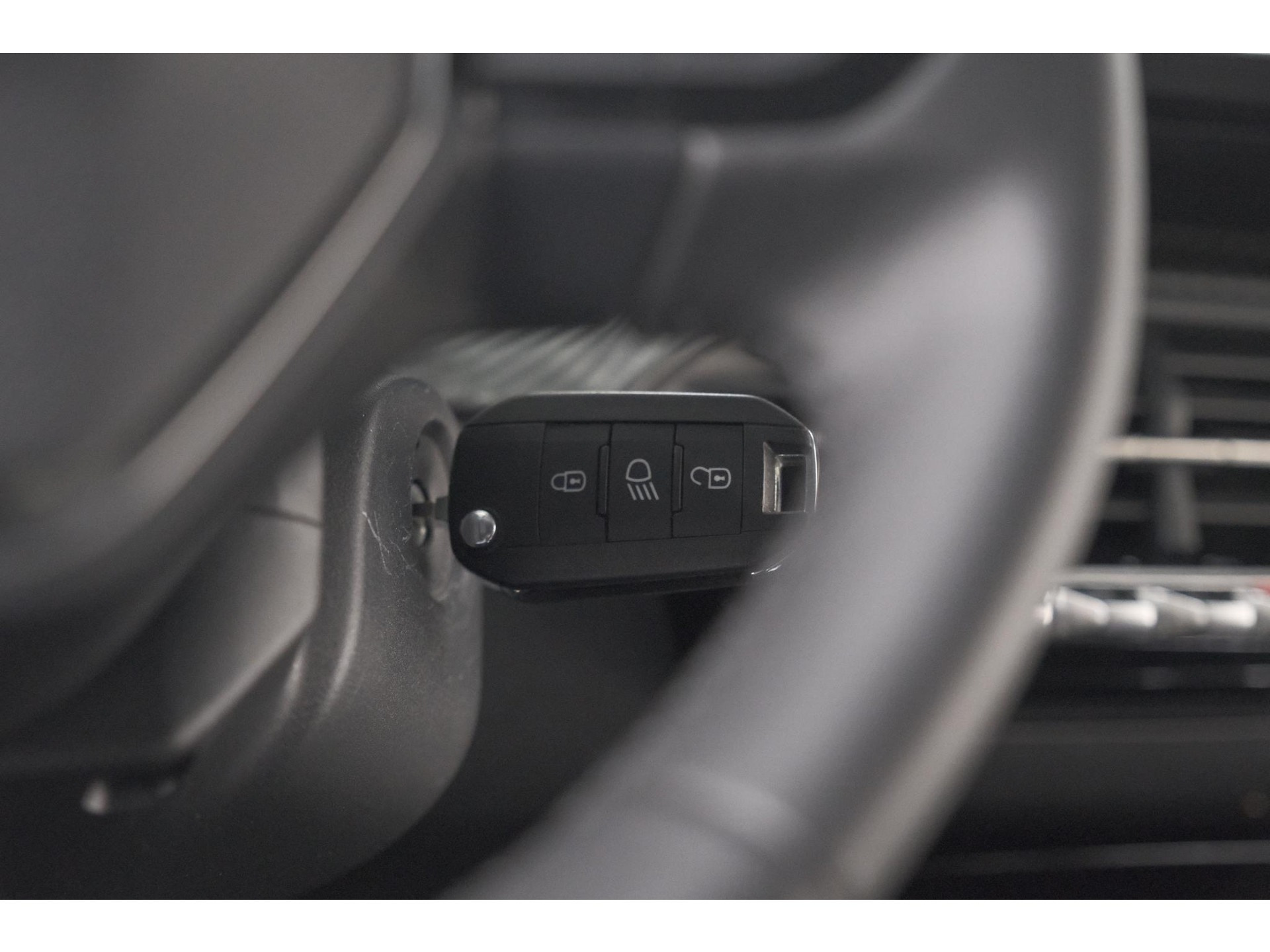Peugeot 208 PureTech 100 Allure | 360 Camera | Vison Pack | Dodehoekdetectie | Apple Carplay