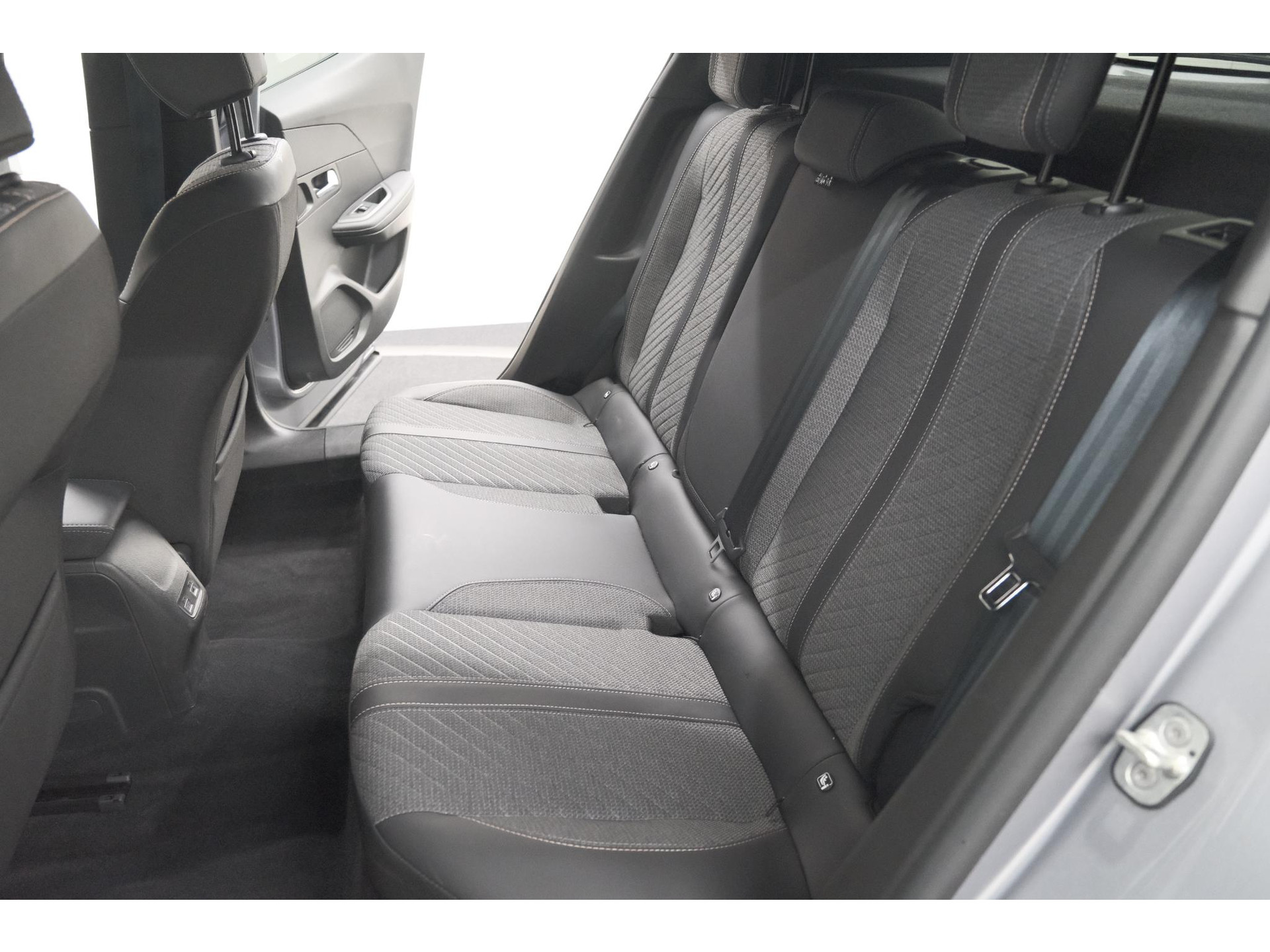 Peugeot 2008 PureTech 100 Allure | Apple Carplay | Parkeersensoren | Climate control