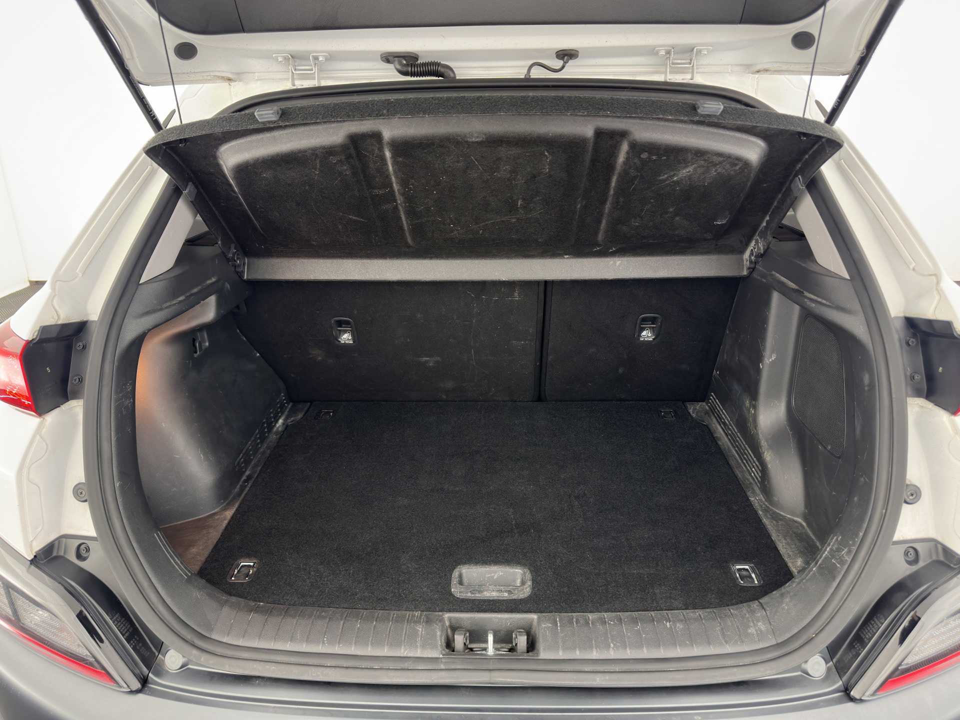 Hyundai Kona 1.6 GDI HEV Fashion (INCL-BTW) Aut. *NAVI-FULLMAP | DIGI-COCKPIT | FULL-LED | KEYLESS | CAMERA | HEAD-UP | SHIFT-PADDLES | DAB | COMFORT-SEATS | PRIVACY-GLASS | TOWBAR | 16 "ALU*