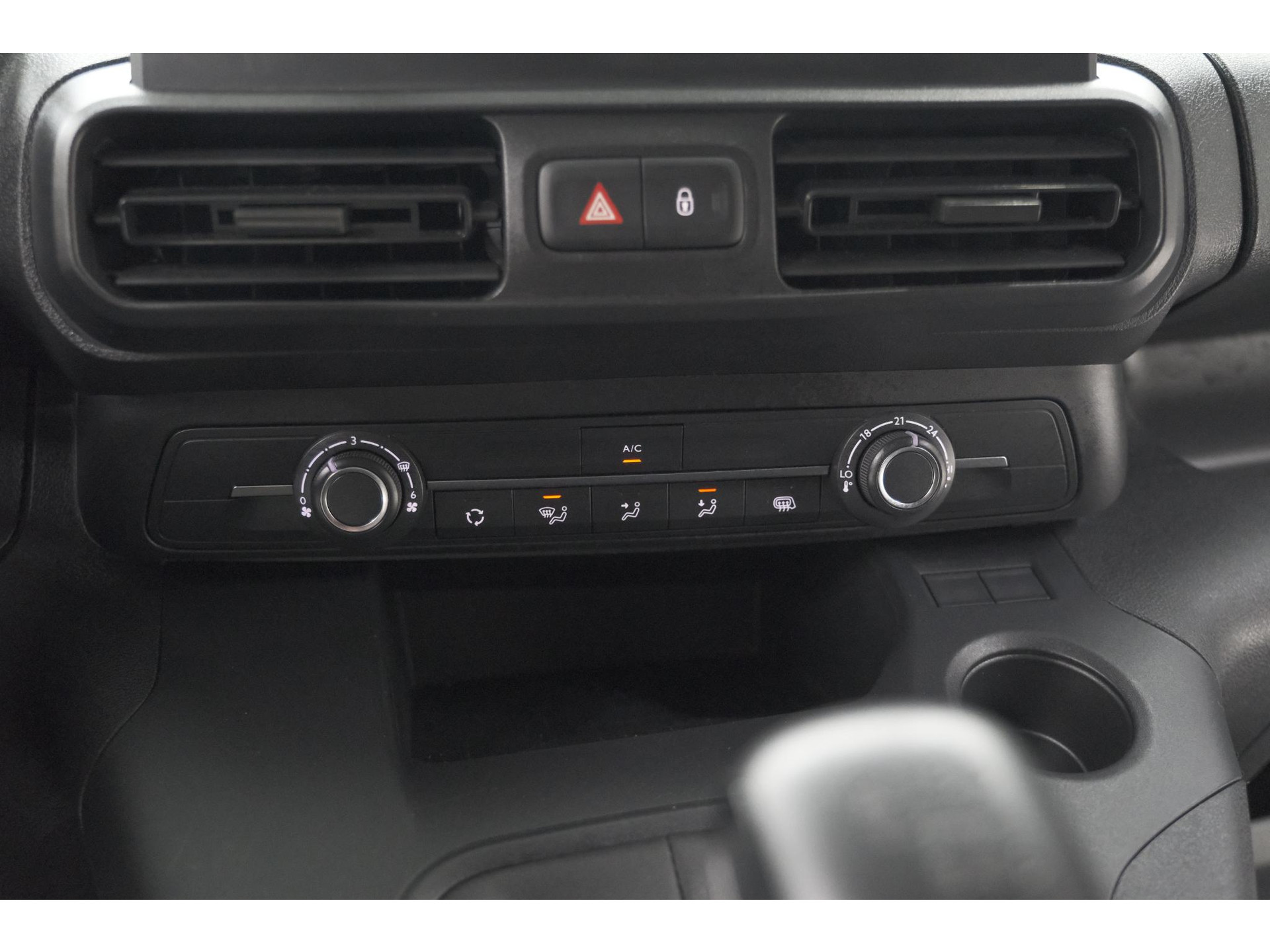 Peugeot Partner 1.5 BlueHDi 100 S&S L1 | Trekhaak | Laadruimte Pakket | Allseason Banden | Cruise Control