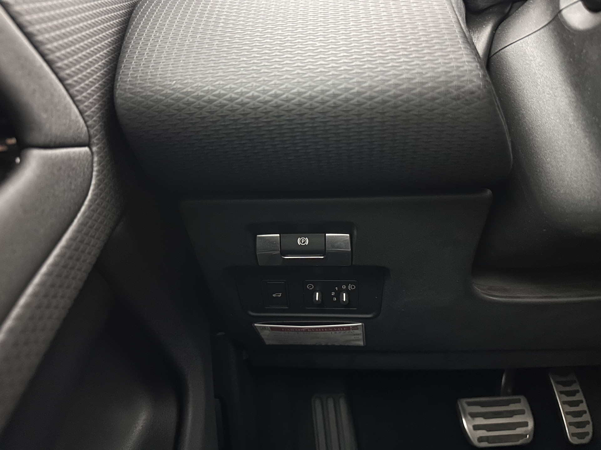 Land Rover Range Rover Evoque 2.0 D180 AWD SE (INCL-BTW) Aut. *LEATHER | FULL-LED | HEATED-COMFORTSEATS | NAVI-FULLMAP | SHIFTPADDLES | CAMERA | ECC | CARPLAY | PDC | CRUISE | 18''ALU*