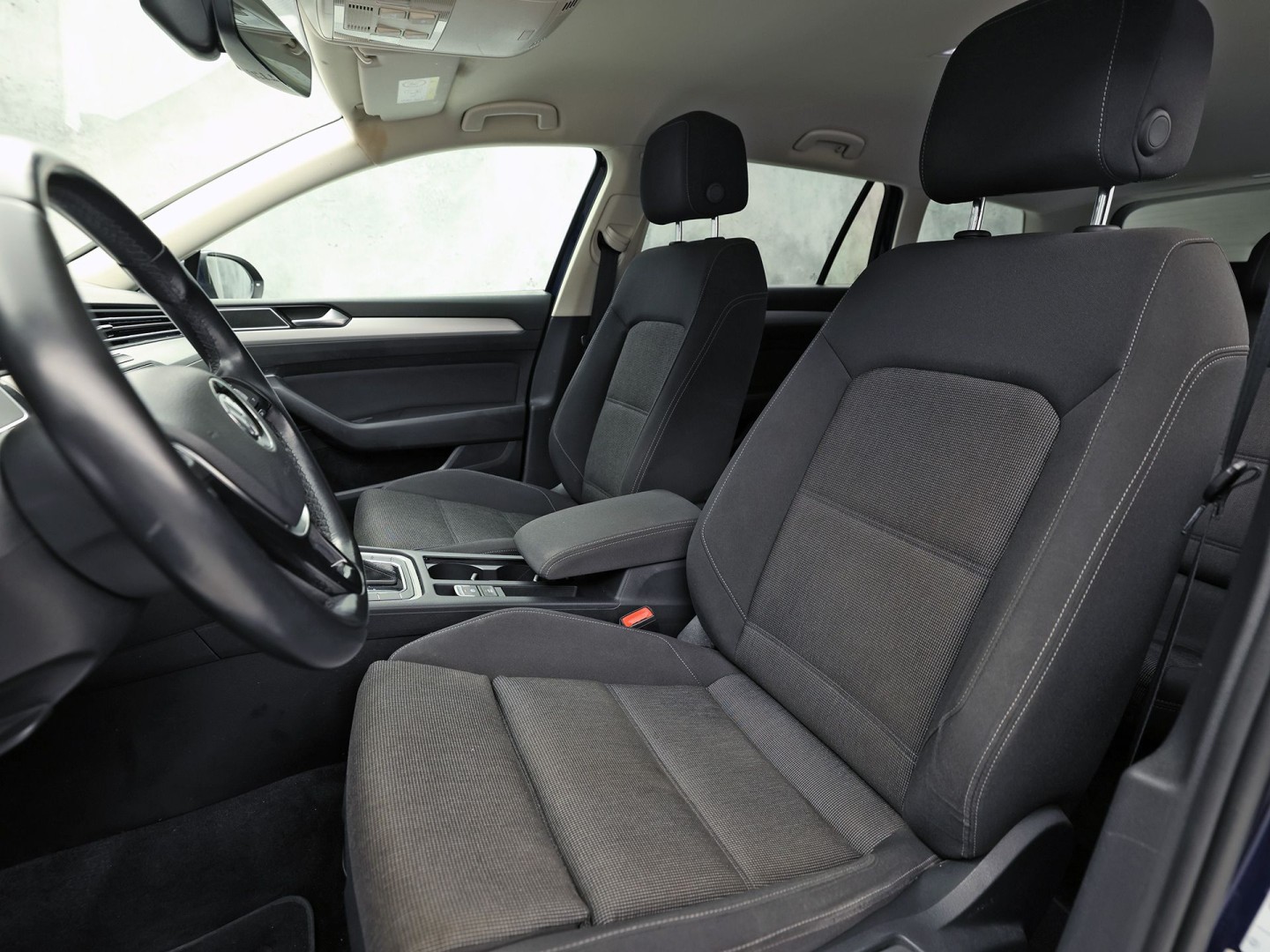 Volkswagen Passat Variant 1.4 TSI ACT Highline 150Pk Automaat (APPLE CARPLAY, GROOT NAVI, CLIMATE, CAMERA, SPORTSTOELEN, GETINT GLAS, KEYLESS START, ADAPTIVE CRUISE,