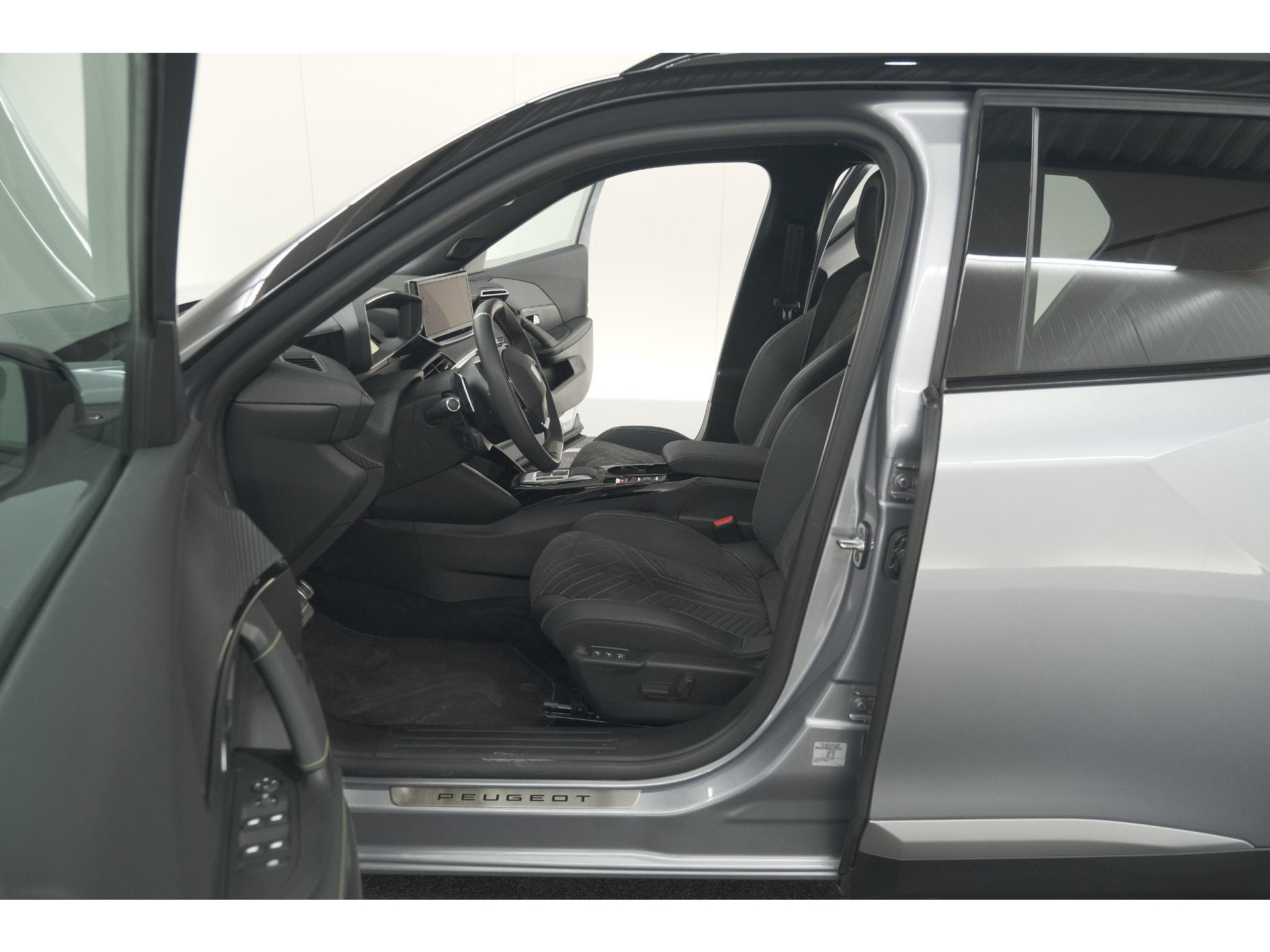 Peugeot 2008 PureTech 130 EAT8 GT | 360 Camera | Stoelmassage | Adaptieve Cruise Control | Dodehoekdetectie