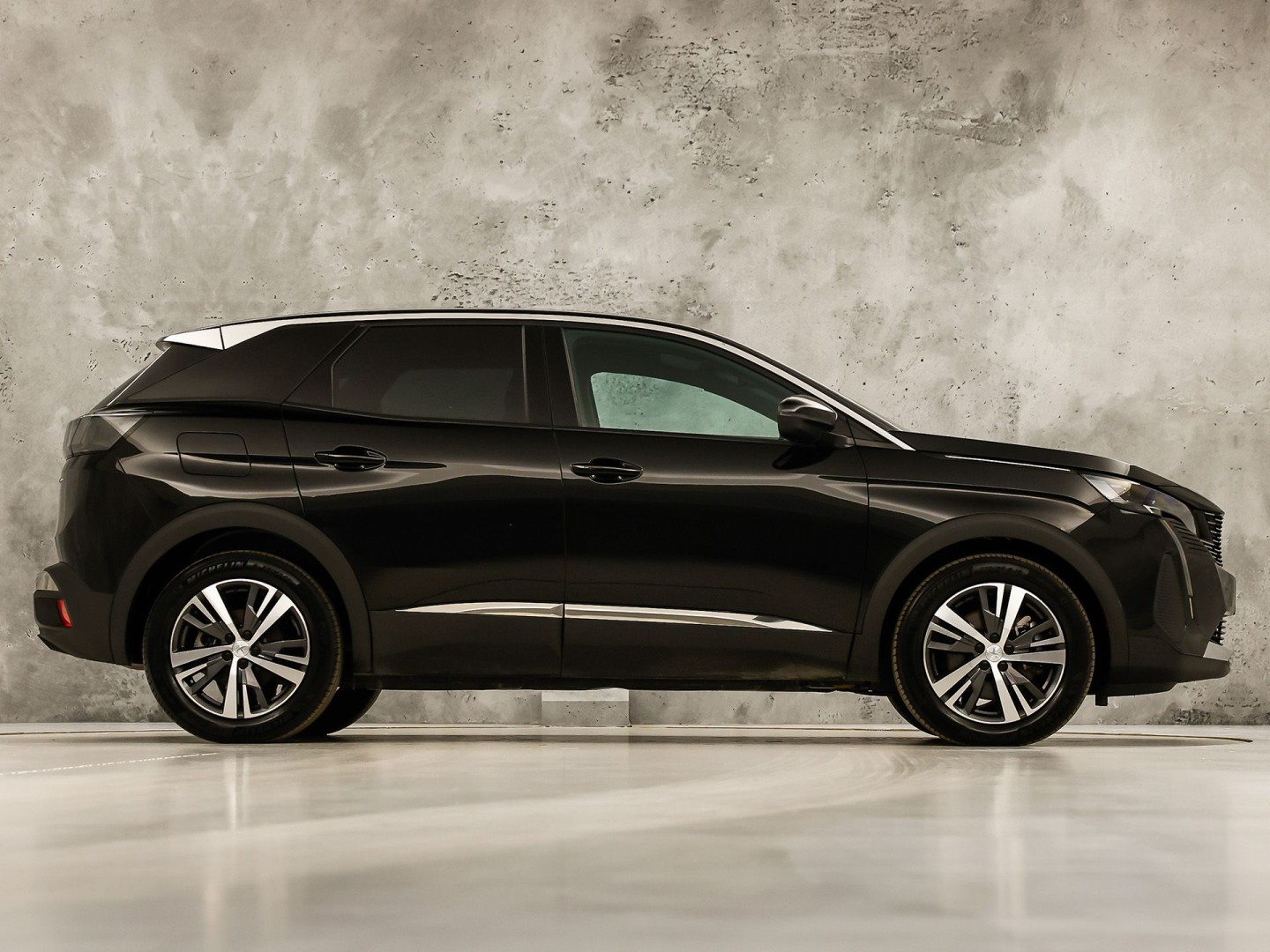Peugeot 3008 1.6 HYbrid 225 Allure Sport 225Pk Automaat (APPLE CARPLAY, GROOT NAVI, 360 CAMERA, KEYLESS, SPORTSTOELEN, LEDER, GETINT GLAS, ZWART HEMEL, NIEUWSTAAT)