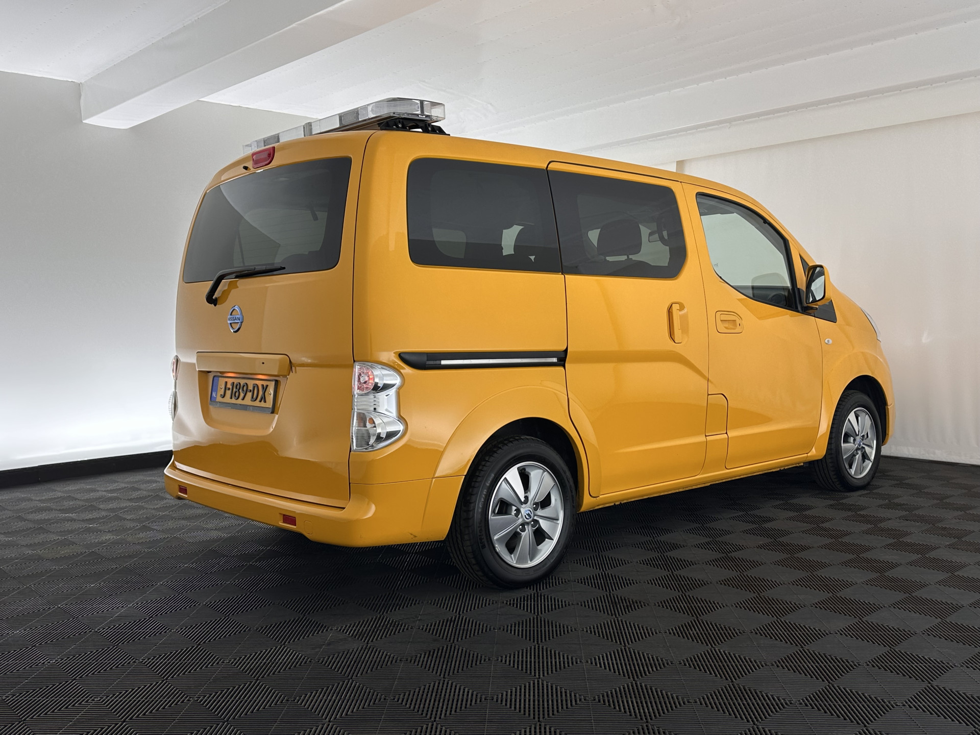Nissan e-NV200 Evalia 40 kWh Connect Edition [ 7-Pers. ] {SOH-95%} (INCL-BTW) *NAVI-FULLMAP | CAMERA | HEATED-COMFORTSEATS | DAB | PRIVACYGLASS | ECC | CRUISE | 15''ALU*