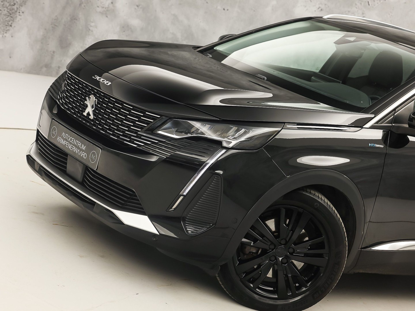 Peugeot 3008 1.6 HYbrid 225 Allure Blacksport 225Pk Automaat (APPLE CARPLAY, SOH 94,7%, BLACK PACK, GROOT NAVI, 360 CAMERA, SPORTSTOELEN, KEYLESS, LANE ASSIST, NIEUWE APK, NIEUWSTAAT)
