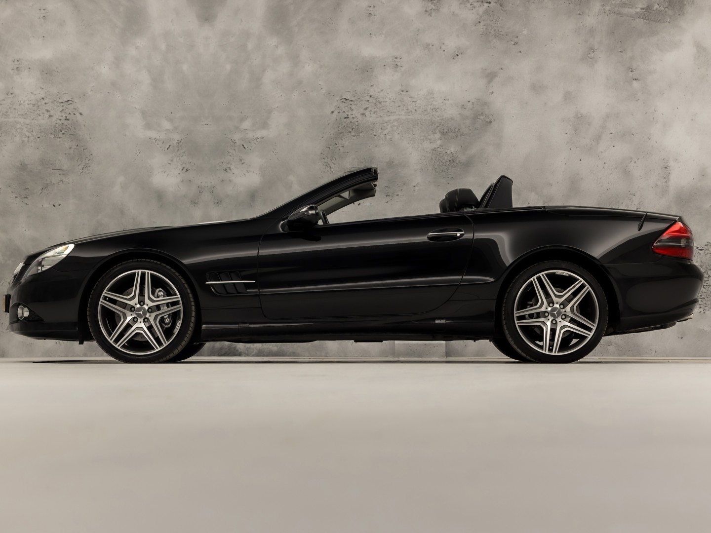 Mercedes-Benz SL-Klasse 280 AMG Sport 232Pk Automaat (NAVIGATIE, ORG. NL, LEDER, MEMORY SEATS, STOELVERWARMING, CRUISE, XENON, NIEUWE APK, NIEUWSTAAT)