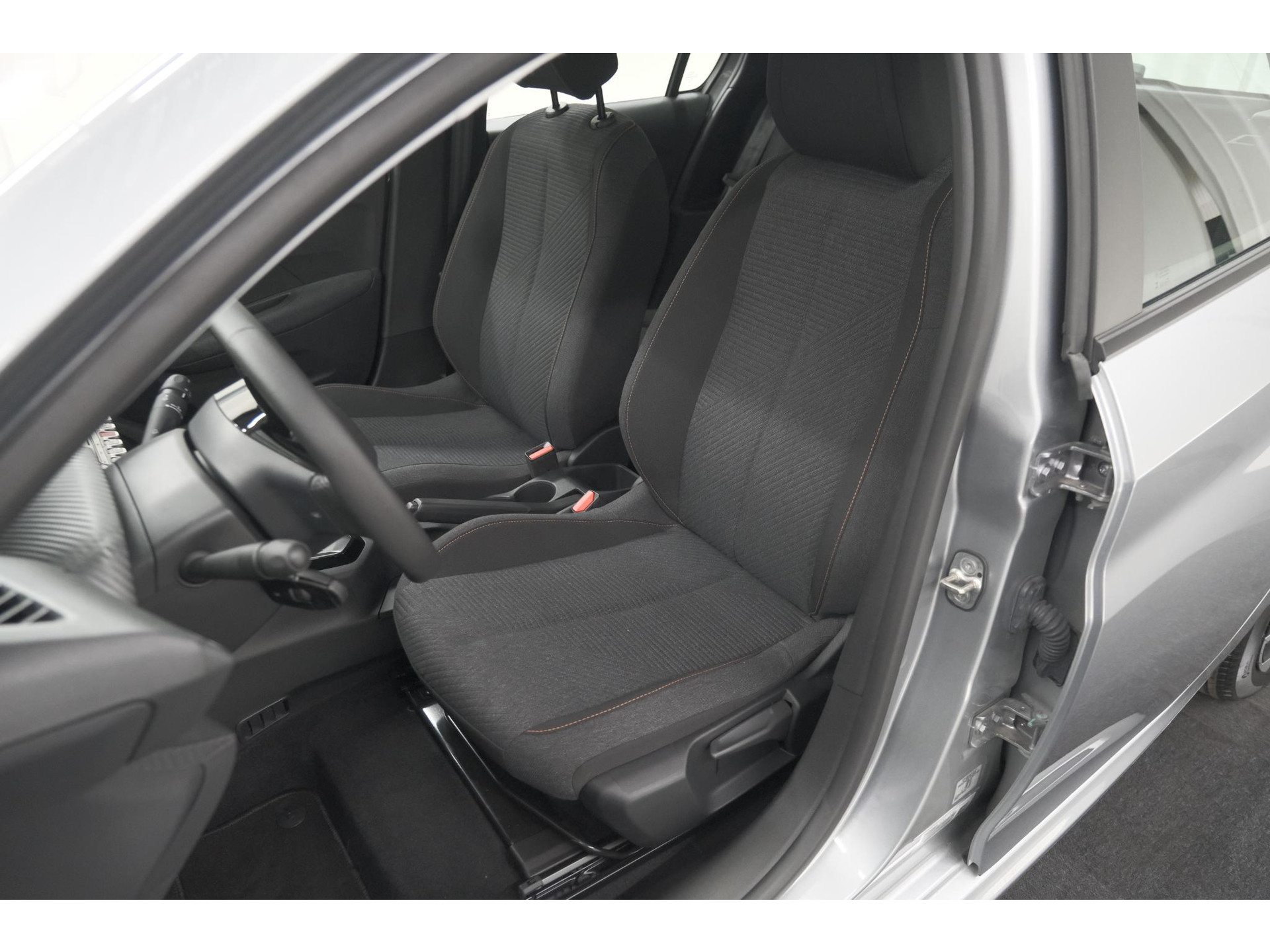 Peugeot 208 1.2 Hybrid 110 e-DCS6 Style | Direct Leverbaar | Apple Carplay | Parkeersensoren