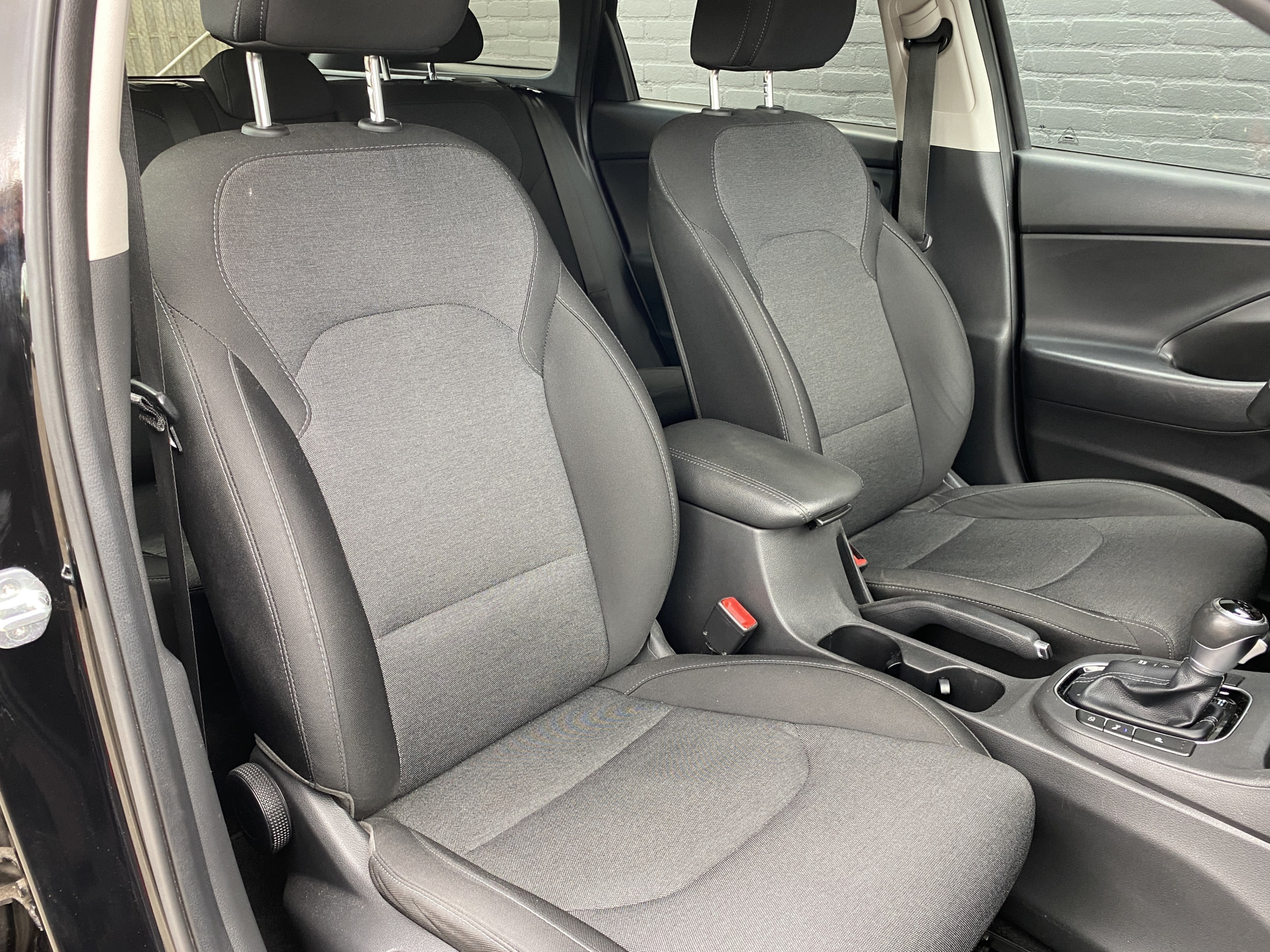 Hyundai i30 Wagon 1.5 T-GDi  MHEV 160 pk Comfort Smart AUT. | navigatie | stoel-/stuurverw. | camera | trekhaak | parkeersensoren