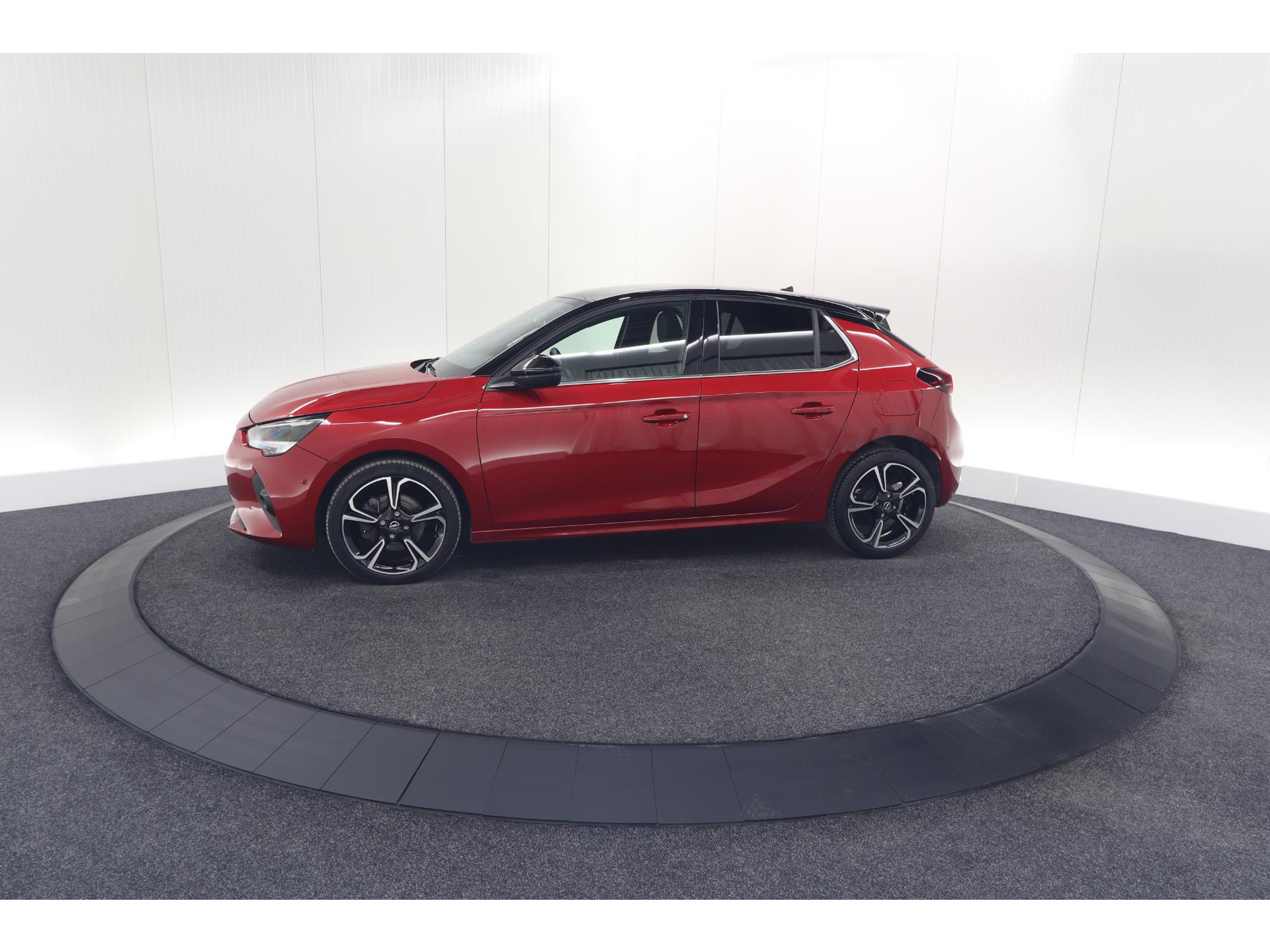 Opel Corsa 1.2 Turbo 100 Ultimate | Panoramadak | Camera | Dodehoekdetectie | Apple Carplay