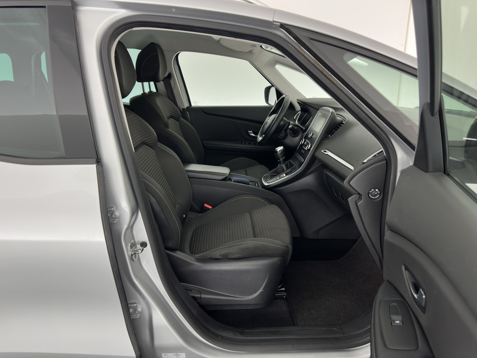 Renault Grand Scénic 1.3 TCe Business Zen [ 7-Pers. ] (INCL-BTW) *NAVI-FULLMAP | COMFORT-SEATS | DIGI-COCKPIT | ECC | PDC | CRUISE | PRIVACY-GLASS | DAB | CARPLAY*