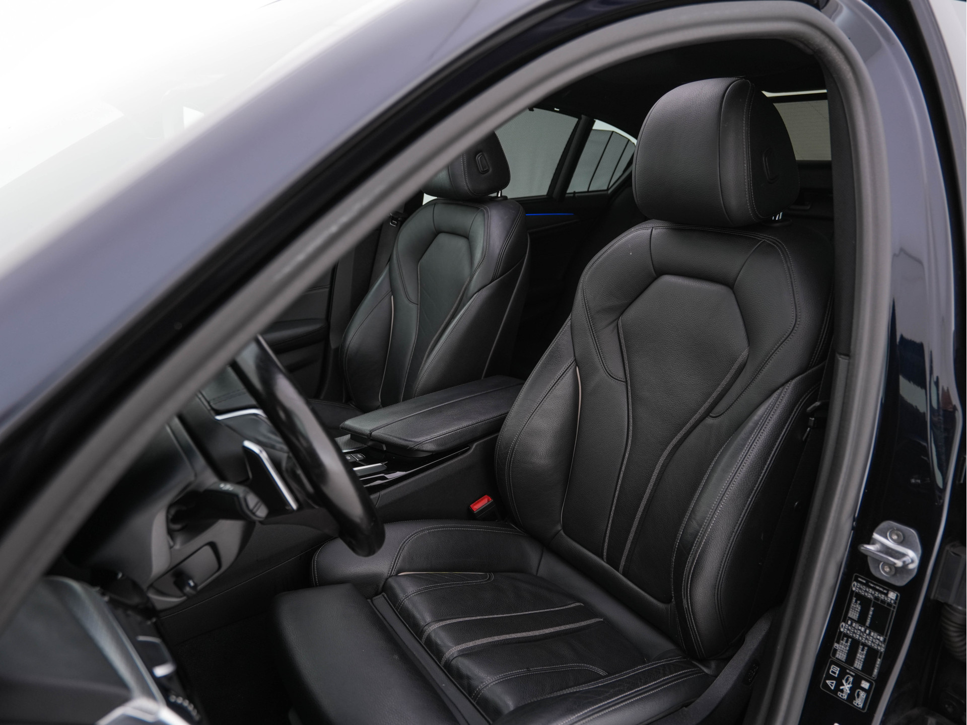 BMW 5-serie 520d xDrive M-Sport-Pack High Executive (INCL-BTW) Aut. *PANO | LUXURY-LEATHER | FULL-LED | HEAD-UP | DIGI-COCKPIT | NAVI-FULLMAP | TOP-VIEW | MEMORY-PACK | ECC | AMBIENT-LIGHT | PDC | CRUISE | SHIFT-PADDLES | TOWBAR  | 20''ALU*