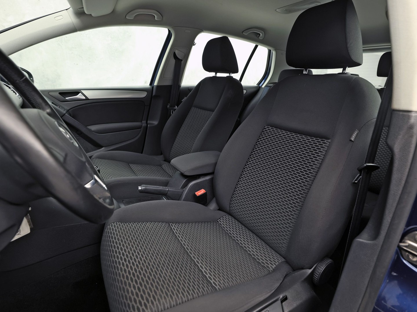 Volkswagen Golf 1.4 Sportline (CLIMATE, GETINT GLAS, LM VELGEN, SPORTSTOELEN, ARMSTEUN, NIEUWE APK, NIEUWSTAAT)