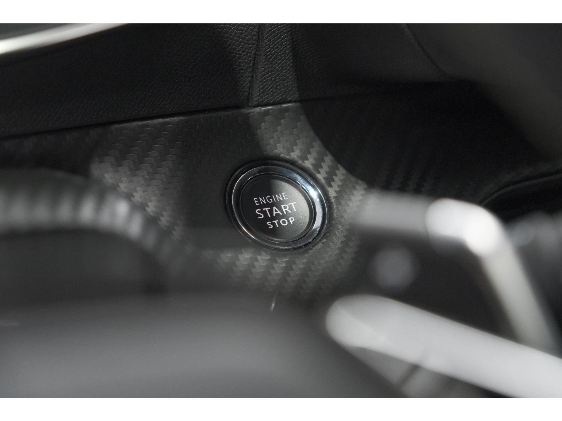 Peugeot 2008 1.2 Hybrid 145 GT | Camera | Apple Carplay | Parkeersensoren