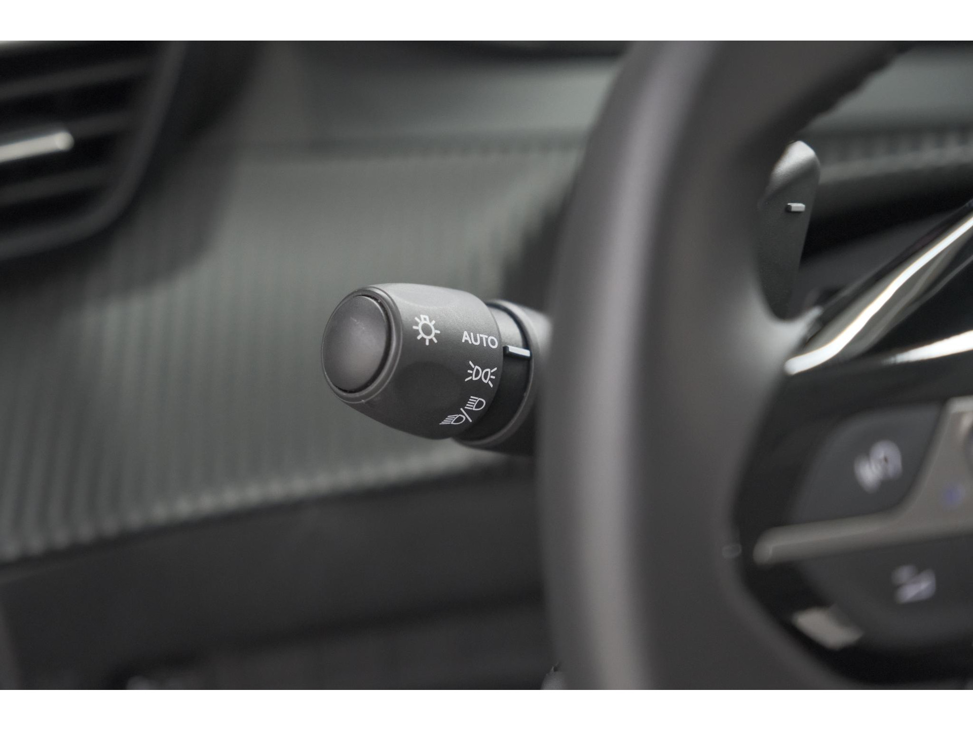 Peugeot 208 1.2 Hybrid 110 e-DCS6 Allure | Apple Carplay | Parkeersensoren Voor + Achter | Climate Control