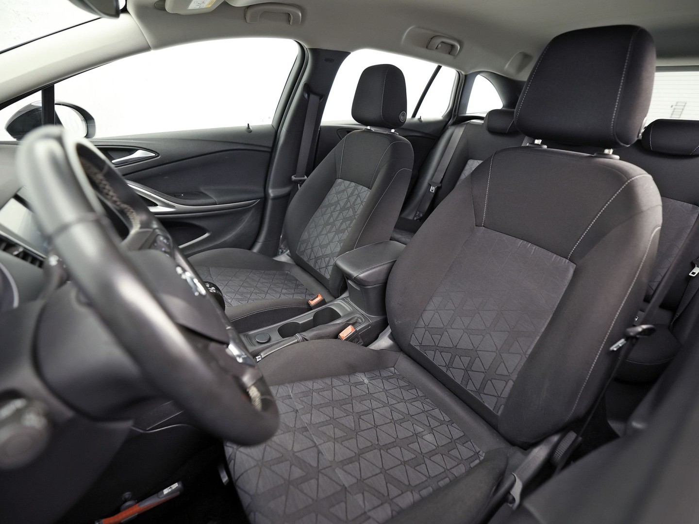 Opel Astra Sports Tourer 1.0 Turbo 120 Jaar Edition (APPLE CARPLAY, NAVIGATIE, LM VELGEN, PARKEERSENSOREN, SPORTSTOELEN, CRUISE, NIEUWE APK, NIEUWSTAAT)