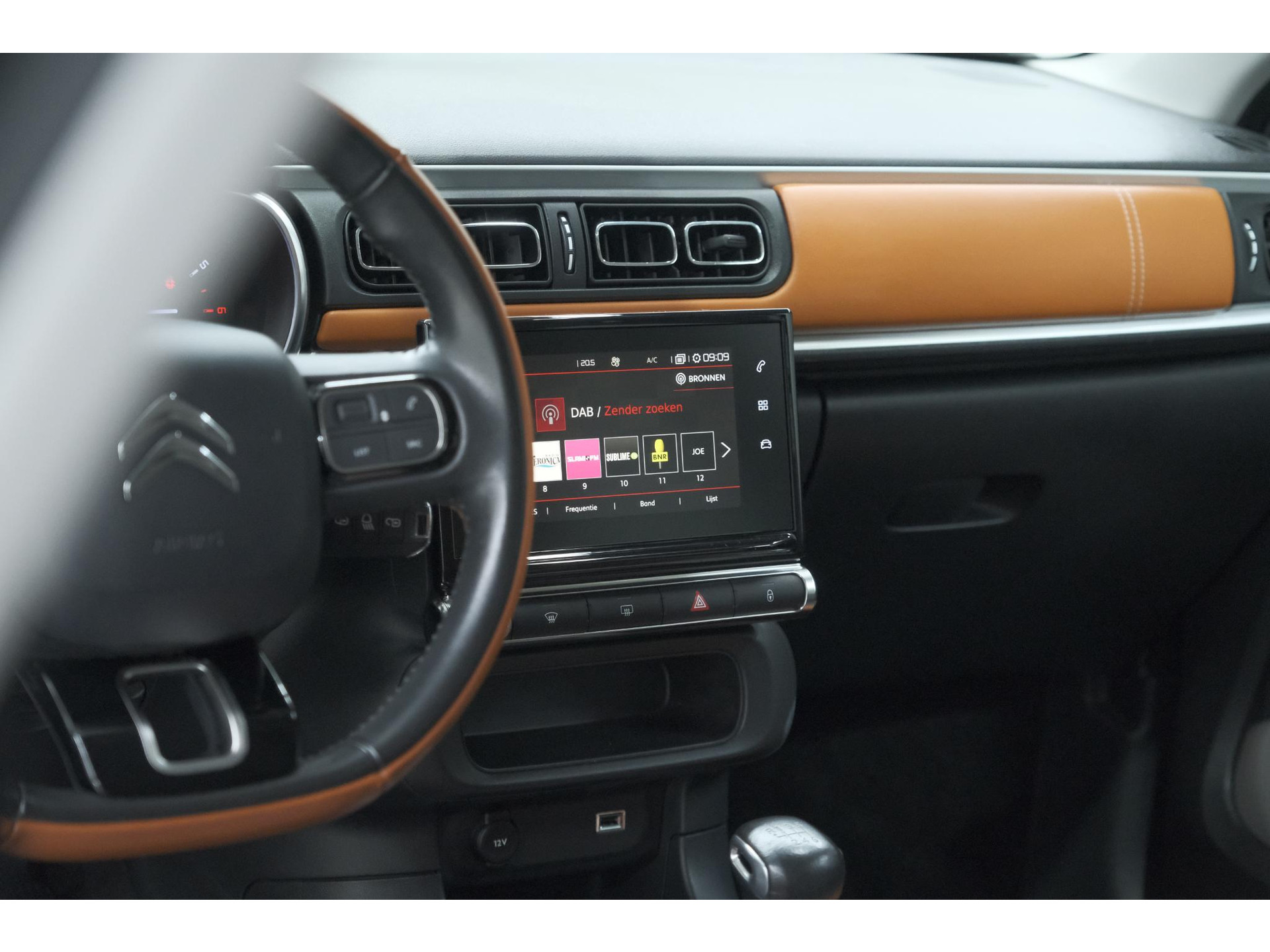 Citroen C3 PureTech 110 S&S Shine | Trekhaak | Parkeersensoren | Navigatie | Apple Carplay