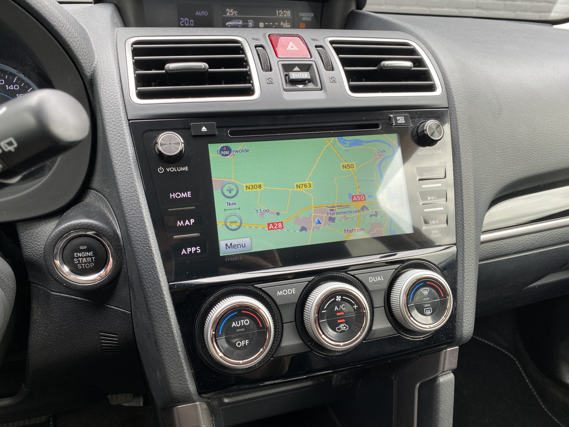 Subaru Forester 2.0 AWD Premium 150 pk AUT. | 1e eigenaar | dealer onderhouden | navigatie | leder interieur | panoramadak | keyless