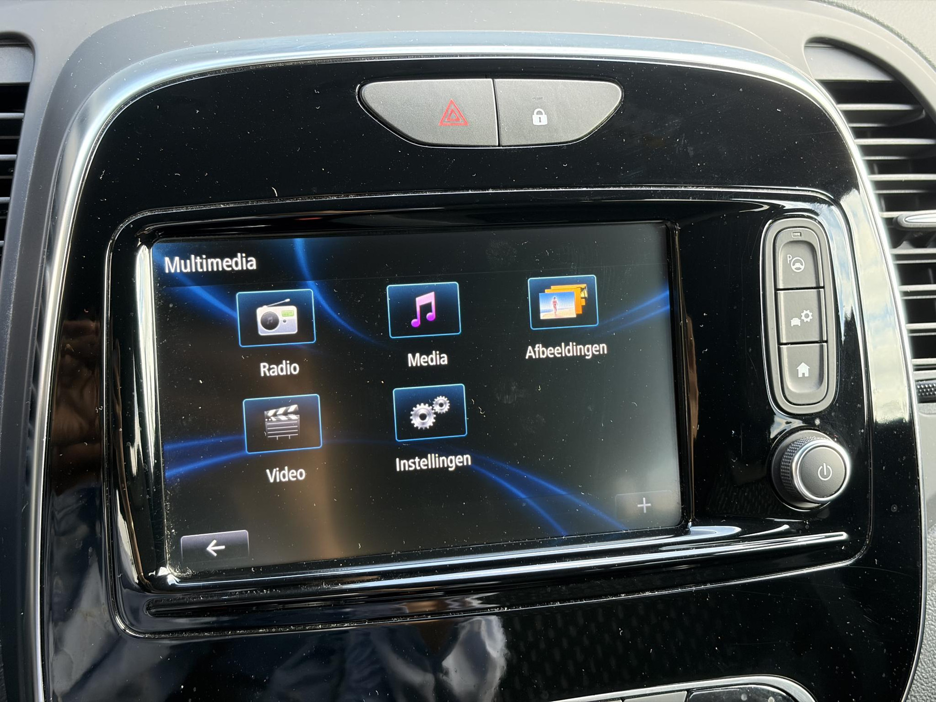 Renault Captur 0.9 TCe Intens ✓1e Eigenaar✓Camera ✓Keyless✓Airco✓Cruise✓Dealer Onderhouden✓LED koplampen✓Dodehoeksensor✓17'' Lm velgen✓Pdc V+A✓N.A.P✓Bj 12-2017✓Apk tot 01-2027