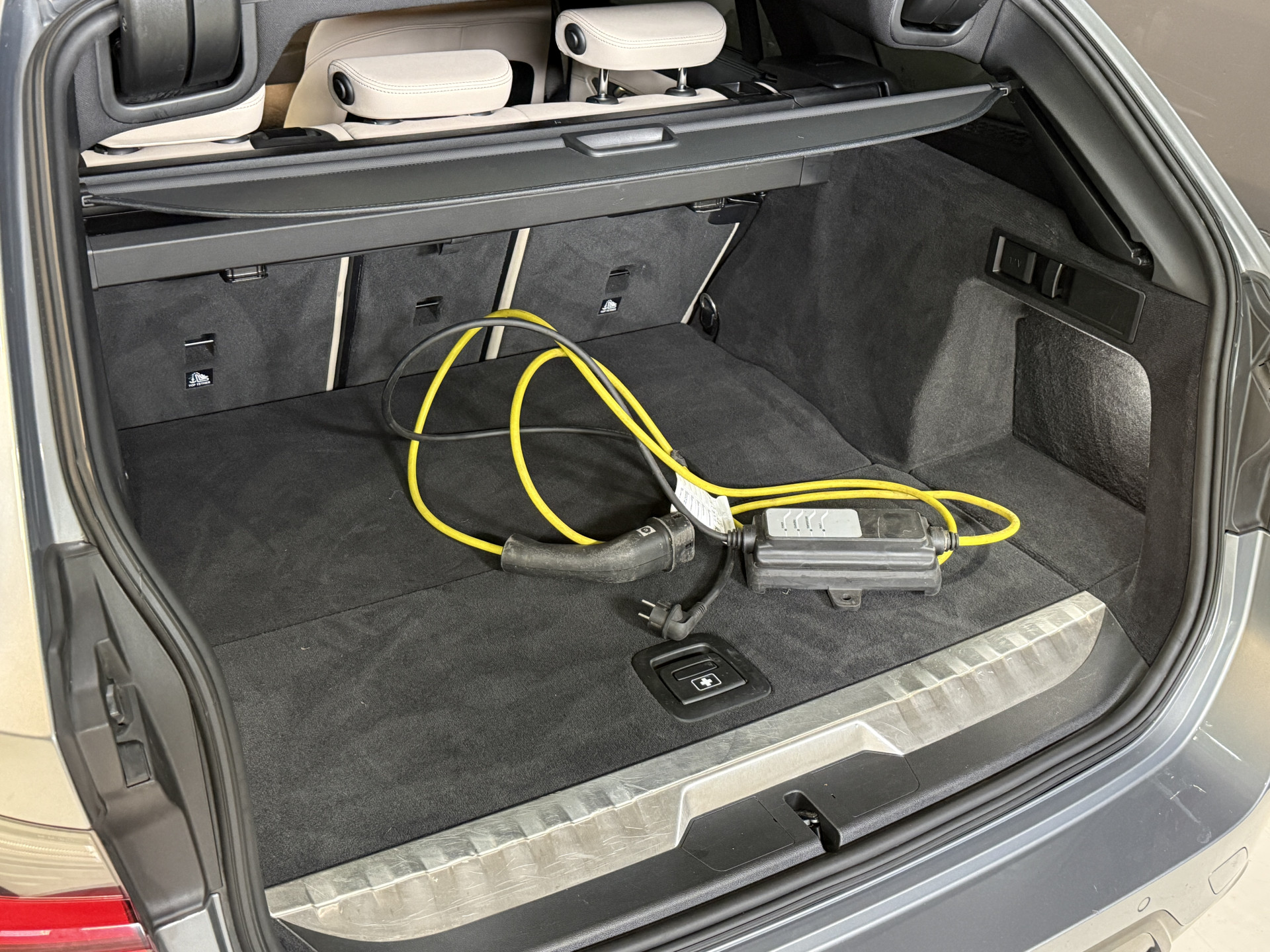 BMW 3-serie Touring 330e | M-Sport | Facelift | Lederen sportstoelen | Harman/Kardon | Sfeerverlichting | Full LED
