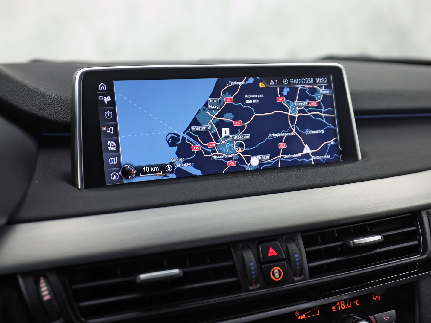BMW X5 xDrive40e iPerformance High Executive 313Pk Automaat (GROOT NAVI, HEAD-UP DISPLAY, COMFORTSTOELEN MET GEHEUGEN, SFEERVERLICHTING, CAMERA, STOELVERWARMING, GETINT GLAS, NIEUWSTAAT)