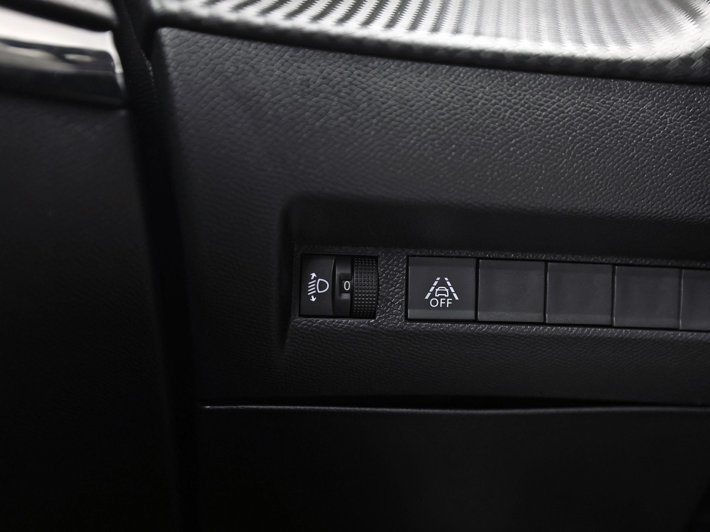 Peugeot 208 1.2 PureTech Sport Automaat (APPLE CARPLAY, KEYLESS, PARKEERSENSOREN, SPORTSTOELEN, CRUISE, LANE ASSIST, NIEUWE APK, NIEUWSTAAT)