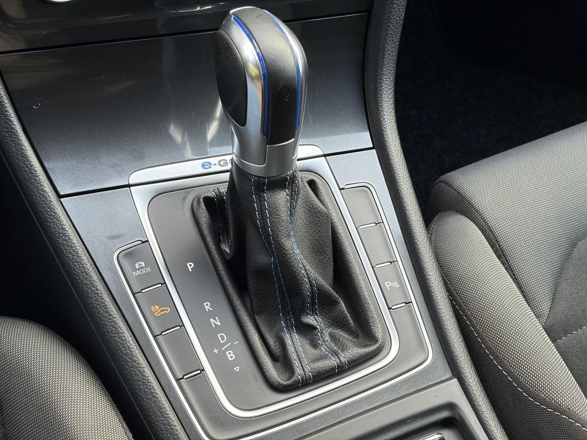 Volkswagen e-Golf ✓SOH 84,55%✓Carplay✓Navi✓LED✓Clima✓Cruise✓Pdc V+A✓Lm velgen✓N.A.P✓Apk tot 07-2027