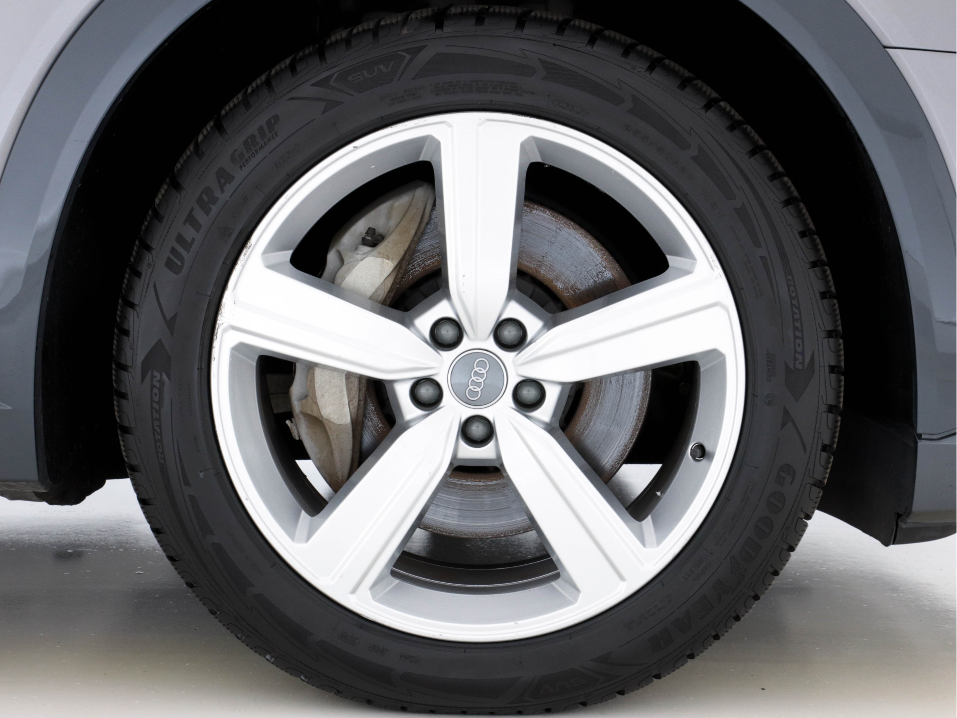 Audi e-tron 55 Quattro S-line 95 kWh [ 3-Fase ] (INCL-BTW) *PANO | FULL-LED | NAVI-FULLMAP | KEYLESS | LEATHER-ALCANTARA | AIR-SUSPENSION | CRUISE | DIGI-COCKPIT | MEMORY-PACK | SHIFT-PADDLES | HEATED-SPORTSEATS | 20"ALU*