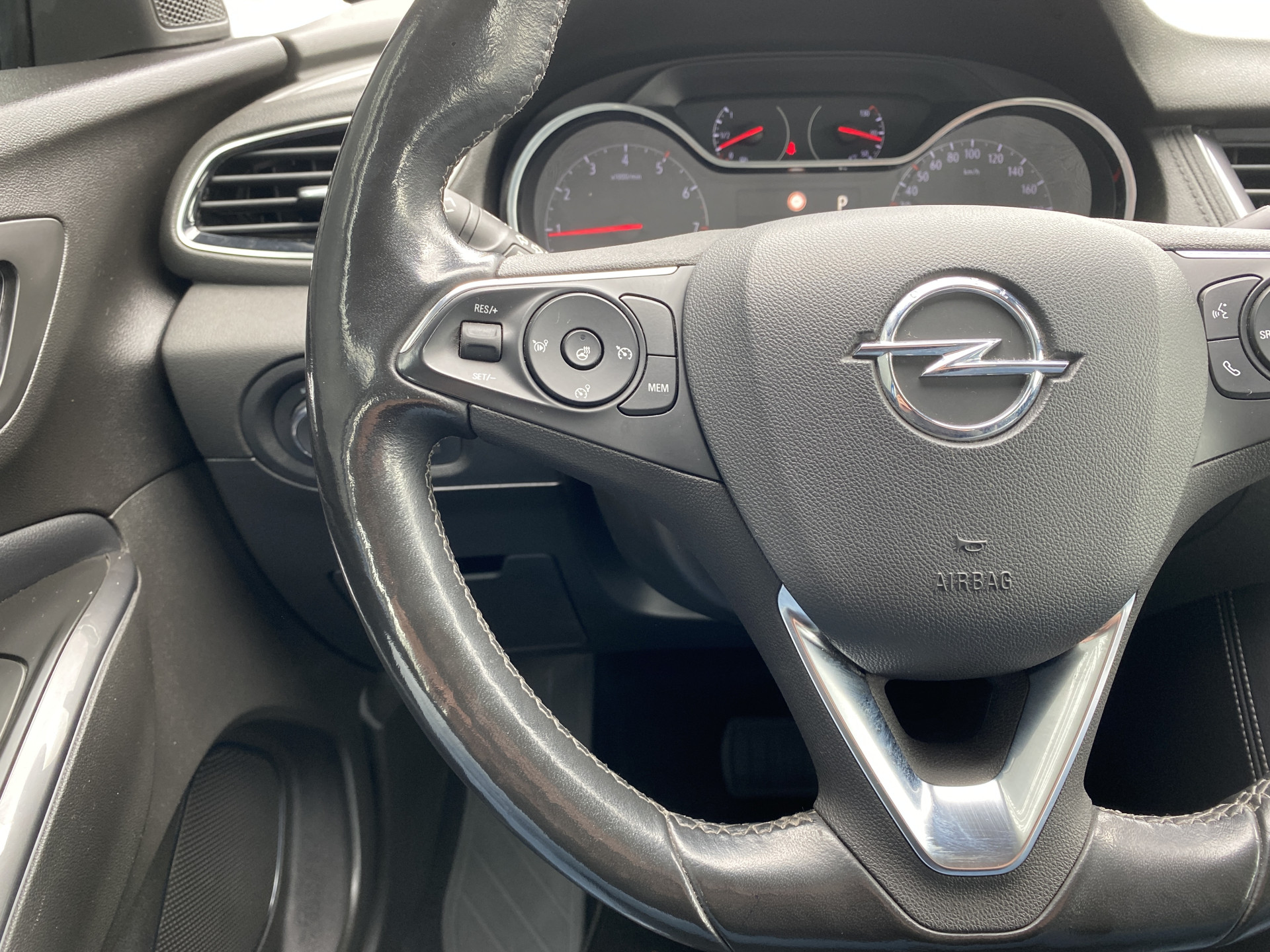 Opel Grandland X 1.2 Turbo Ultimate 130 pk AUT. | dealer onderhouden | navigatie | 360 camera | elektr. a. klep | stoel-stuurverw.