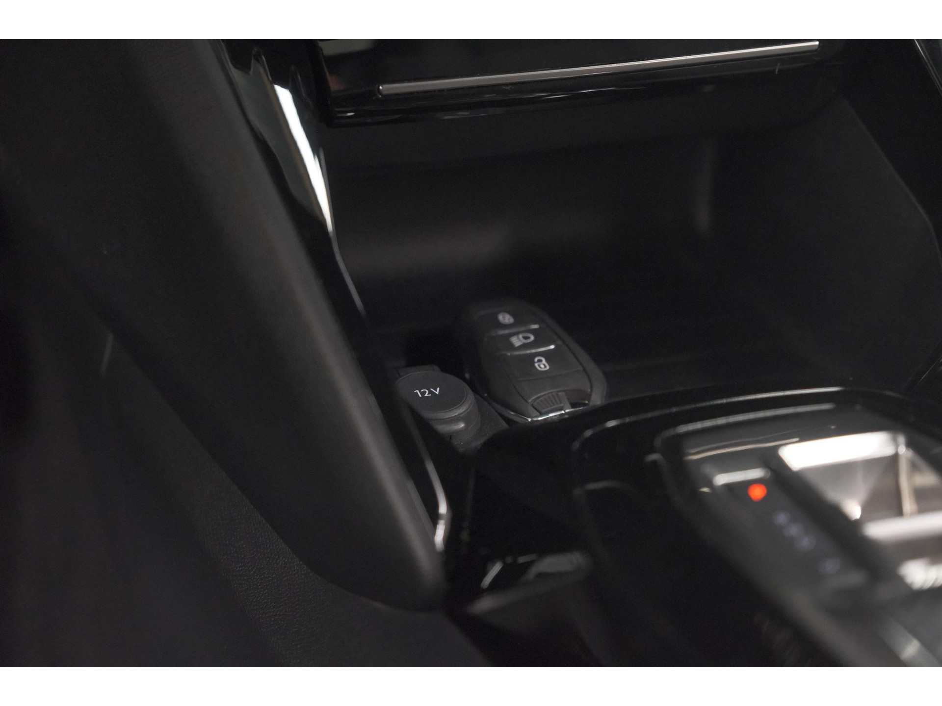 Peugeot 2008 Hybrid 136 e-DCS6 Allure | 360 Camera | Adaptieve Cruise Control | Dodehoekdetectie | Navigatie