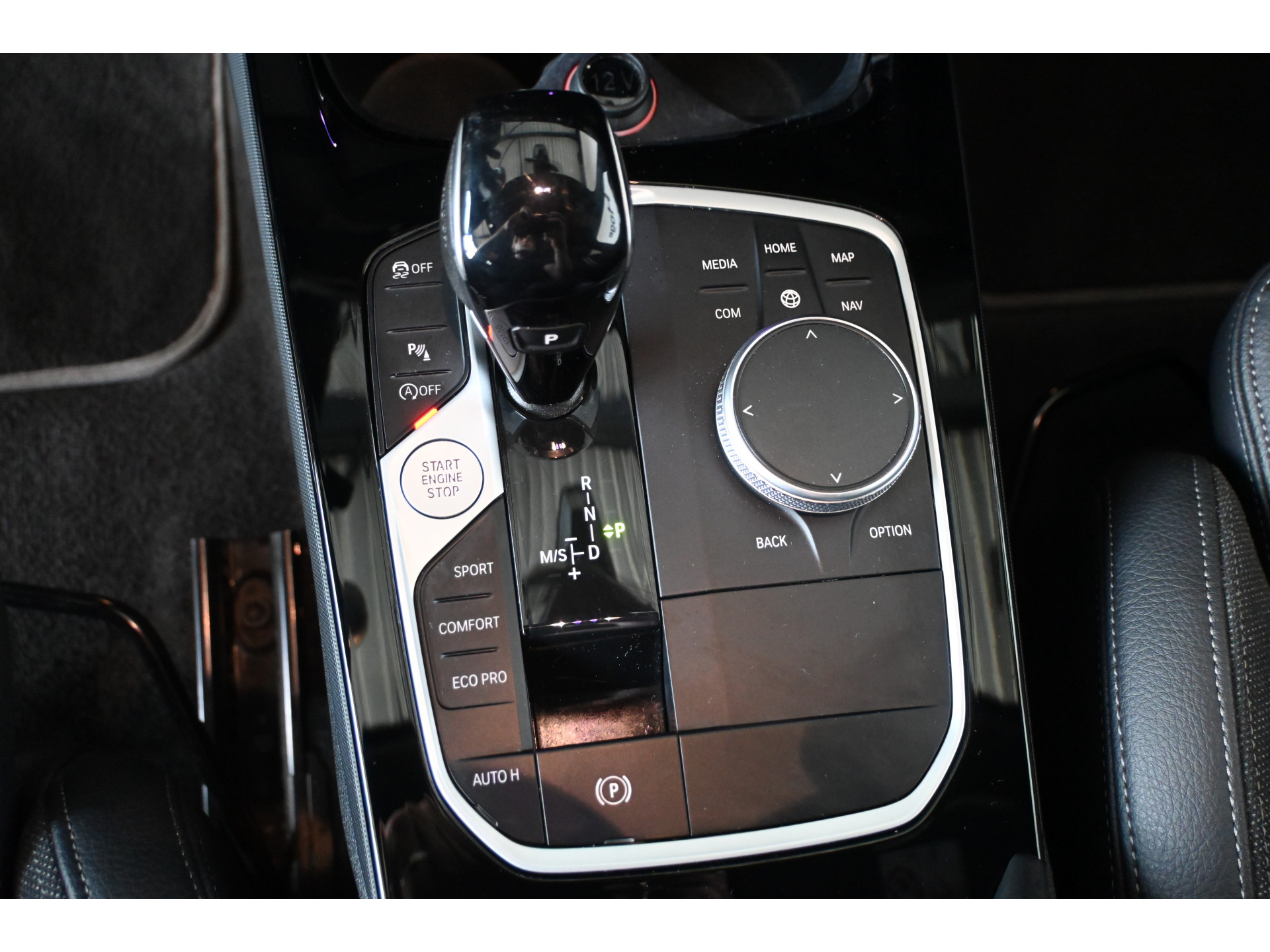BMW 1-serie 118i High Executive Automaat Clima Virtual Cockpit LED Stoelverwarming CarPlay 100% Onderhouden! Inruil mogelijk!