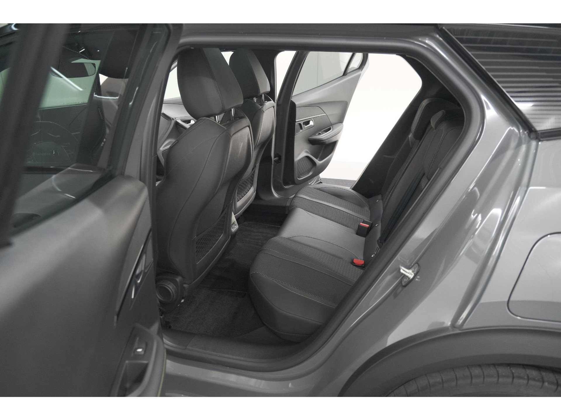 Peugeot e-2008 EV GT Avantage 54 kWh | 96.8% SOH | 11 KW Lader | 360 Camera | Panoramadak | Dodehoekdetectie