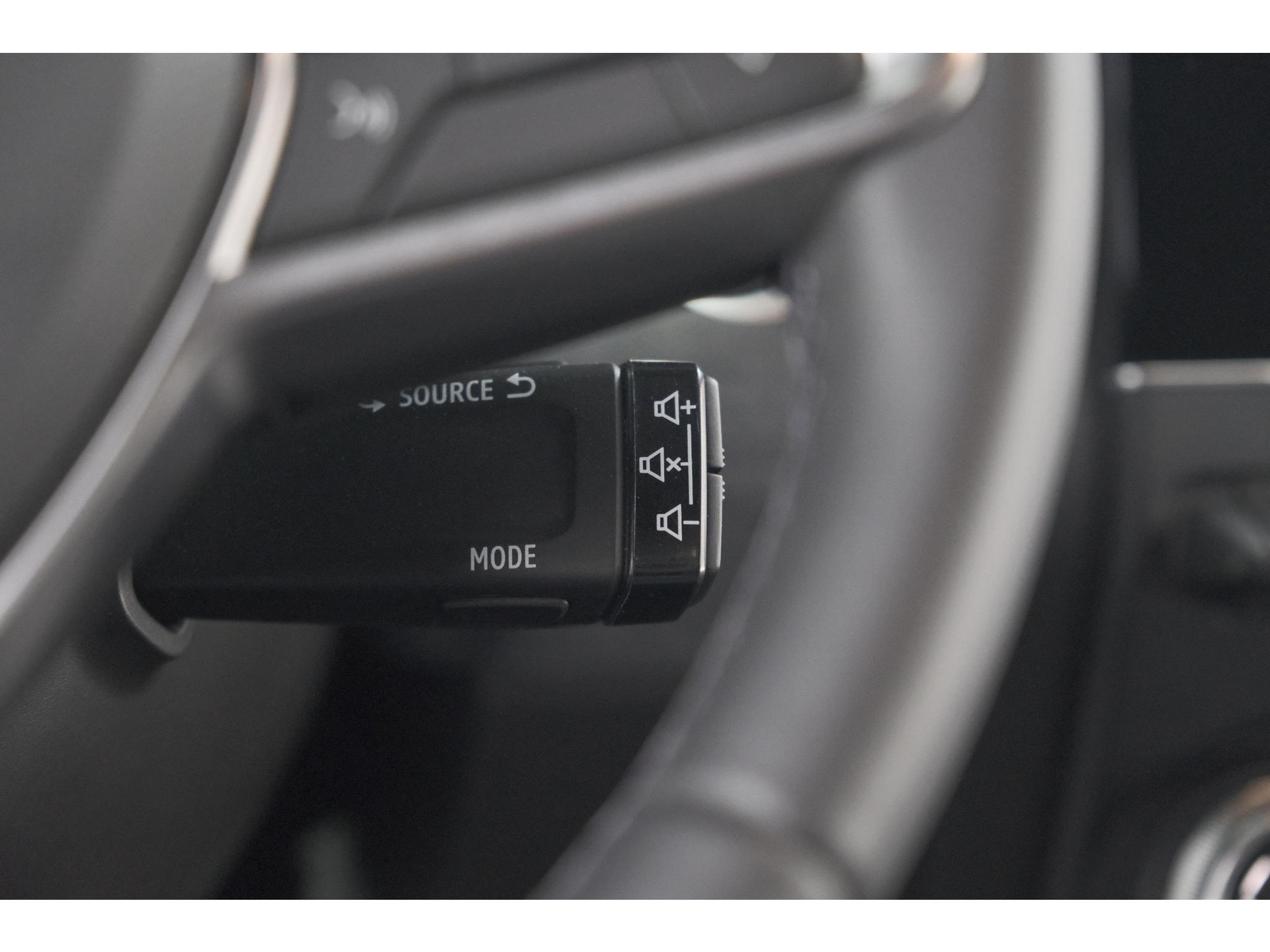 Renault Clio 1.6 E-Tech Full Hybrid 145 techno | 360 Camera | Adaptieve Cruise Control | Dodehoekdetectie | 9.3 Inch Groot Scherm