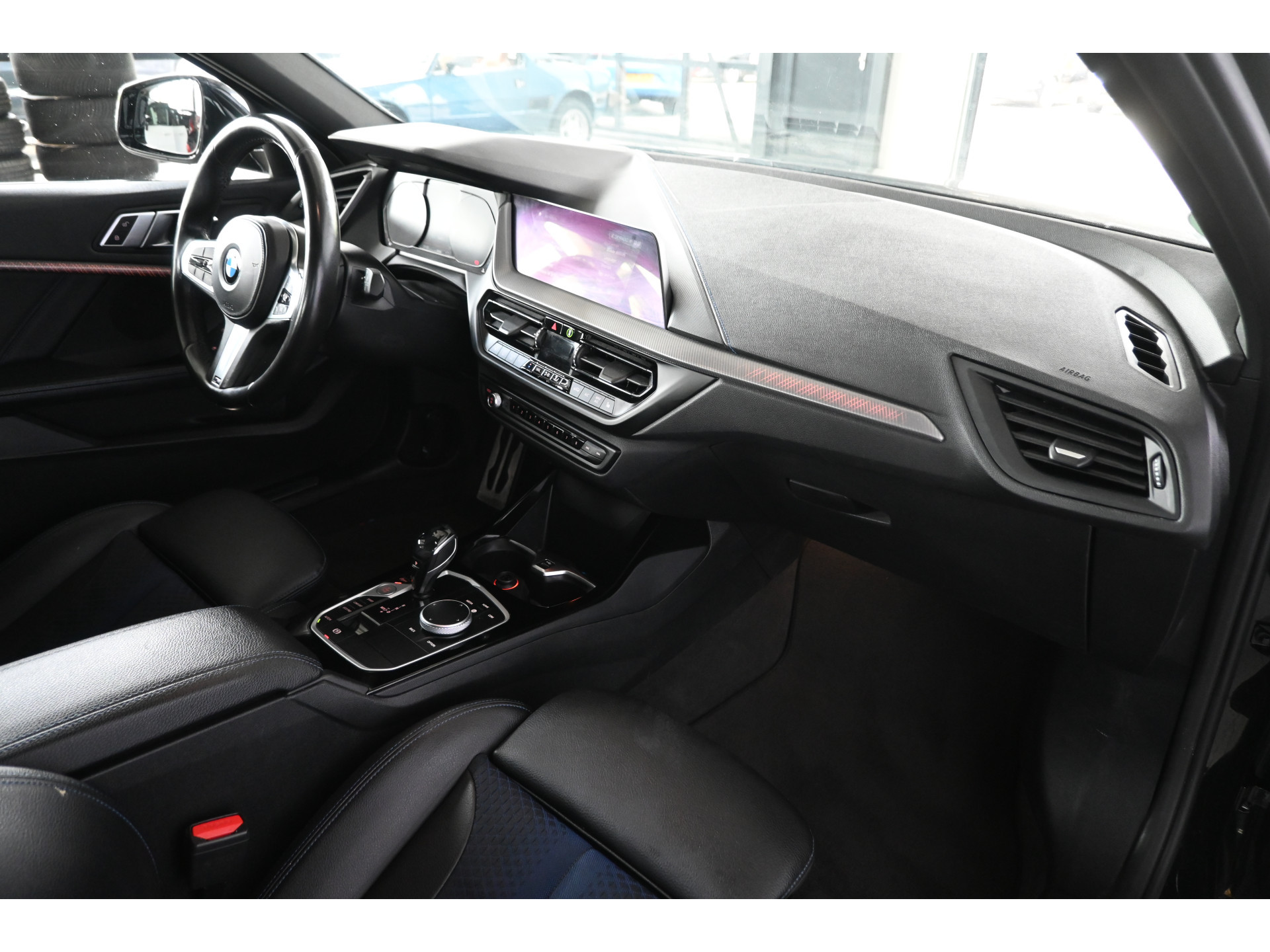 BMW 1-serie 118i High Executive Aut M Sport Navigatie Carplay Dealer Onderhouden! Inruil Mogelijk!