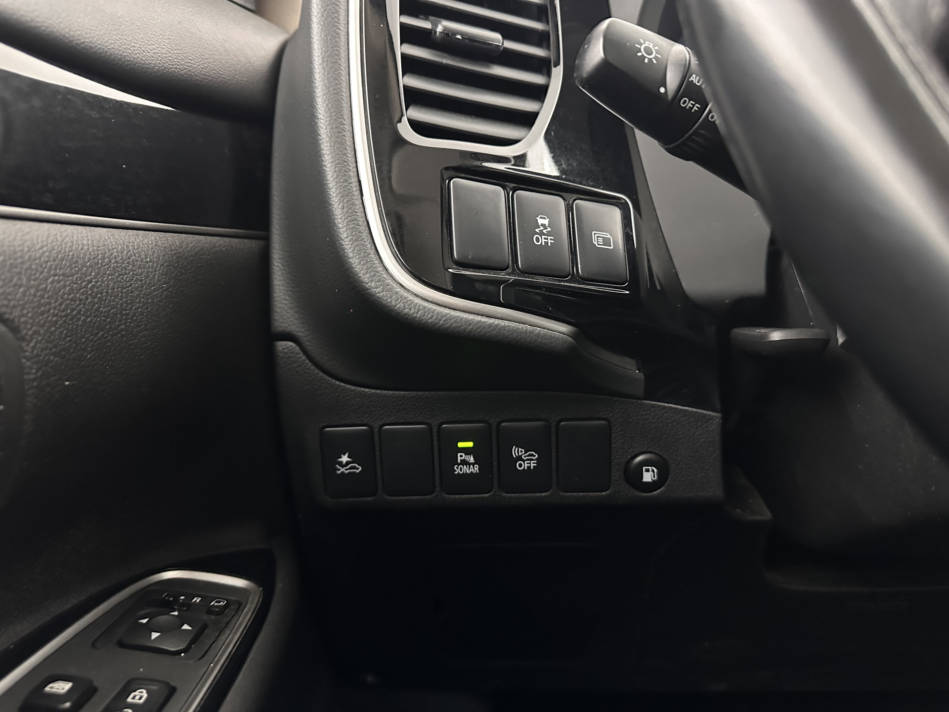 Mitsubishi Outlander 2.4 PHEV Intense AWD (Plug-in) (INCL-BTW) *LEATHER-ALCANTARA | FULL-LED | KEYLESS | BLINDSPOT | CAMERA | HEATED-COMFORTSEATS | ECC | SHIFTPADDLES | PDC | CRUISE | PRIVACYGLASS | DAB | TOWBAR | CARPLAY | 18''ALU*