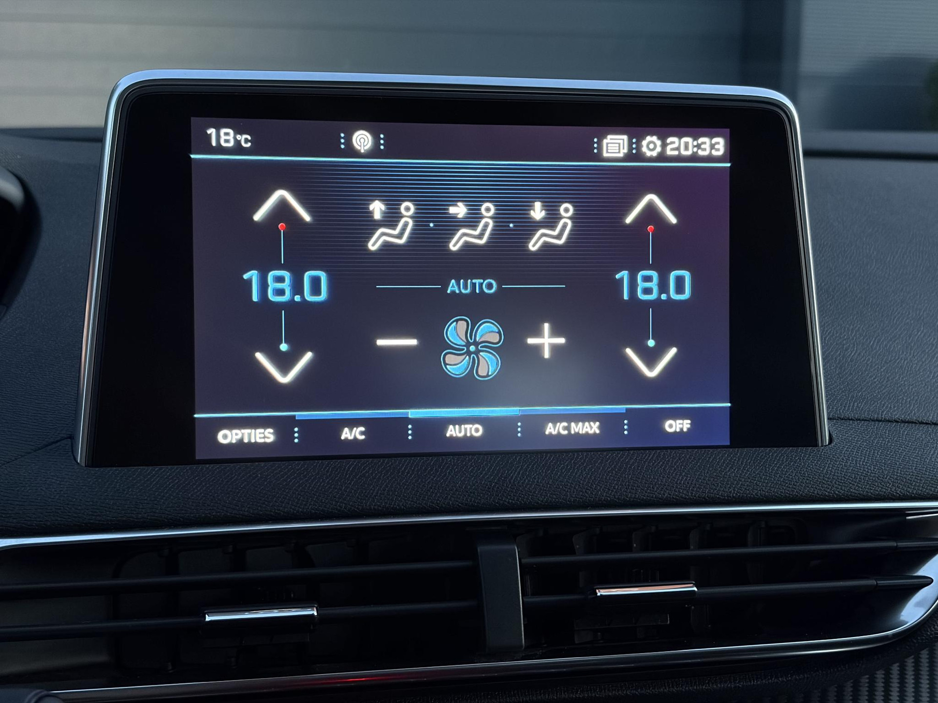 Peugeot 3008 1.2 PureTech Active ✓D-riem vv in 2023✓360° Camera✓Carplay✓Navi✓131pk✓Clima✓Cruise✓Trekhaak✓Dealer Onderhouden✓Bj 11-2019✓Lm velgen✓6 Bak✓Pdc✓N.A.P✓Apk tot 06-2027