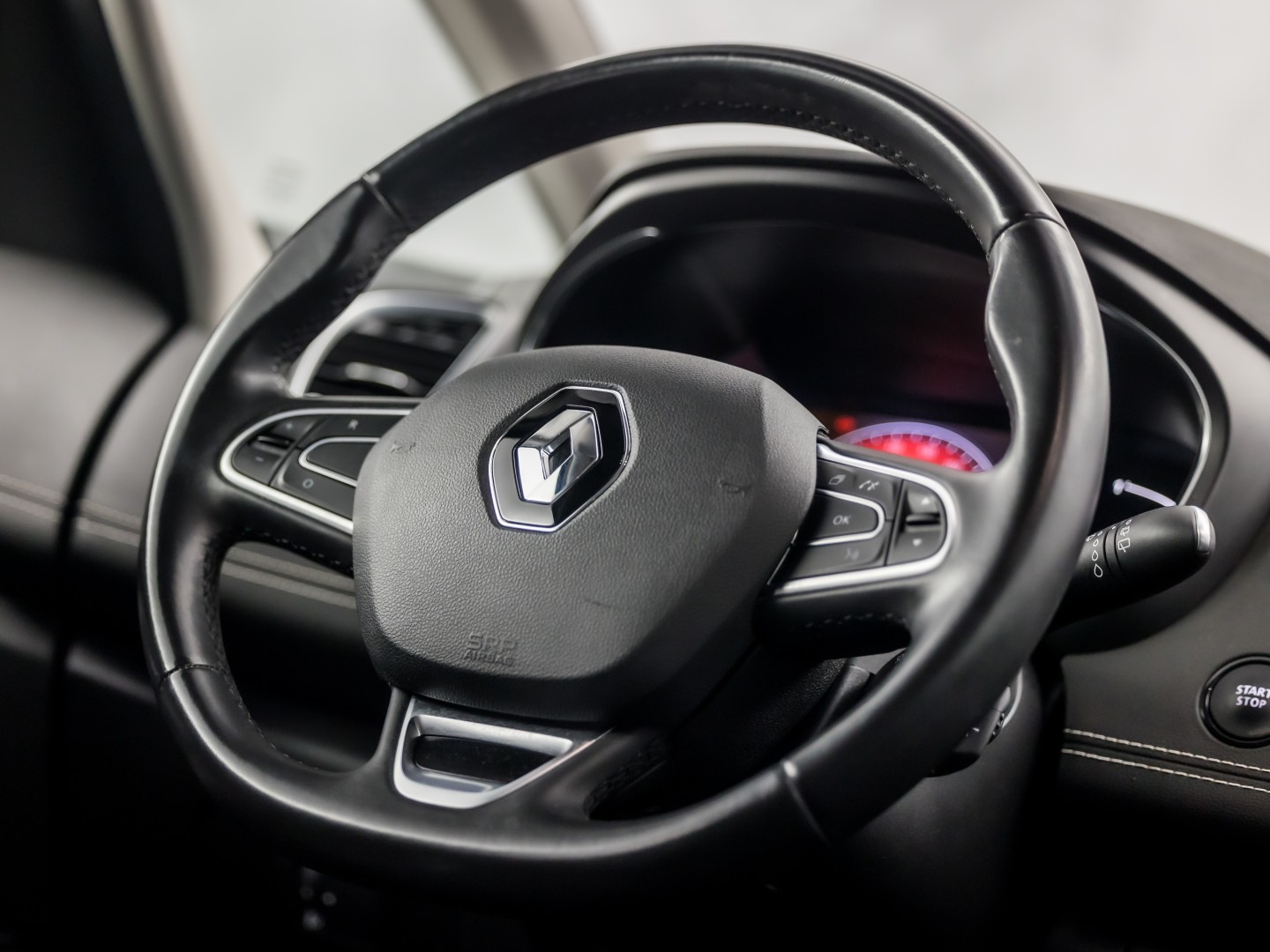 Renault Scénic 1.3 TCe Intens Sport (APPLE CARPLAY, NAVIGATIE, CAMERA, CLIMATE, LEDER, SPORTSTOELEN, GETINT GLAS, CRUISE, NIEUWSTAAT)