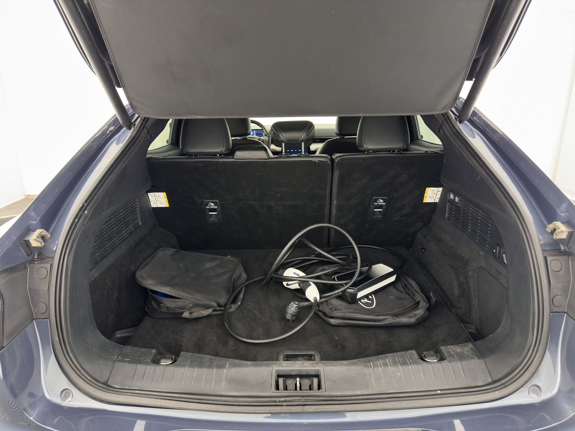 Ford Mustang Mach-E RWD 75 kWh [3-Fase ] {SOH-90%} (INCL-BTW) Aut.*LEATHER | FULL-LED | DAB | DIGI-COCKPIT | KEYLESS | NAVI-FULLMAP | CARPLAY | HEATED-COMFORTSEATS | TOPVIEW |  ADAPTIVE-CRUISE | PRIVACY-GLASS | 18'' ALU*