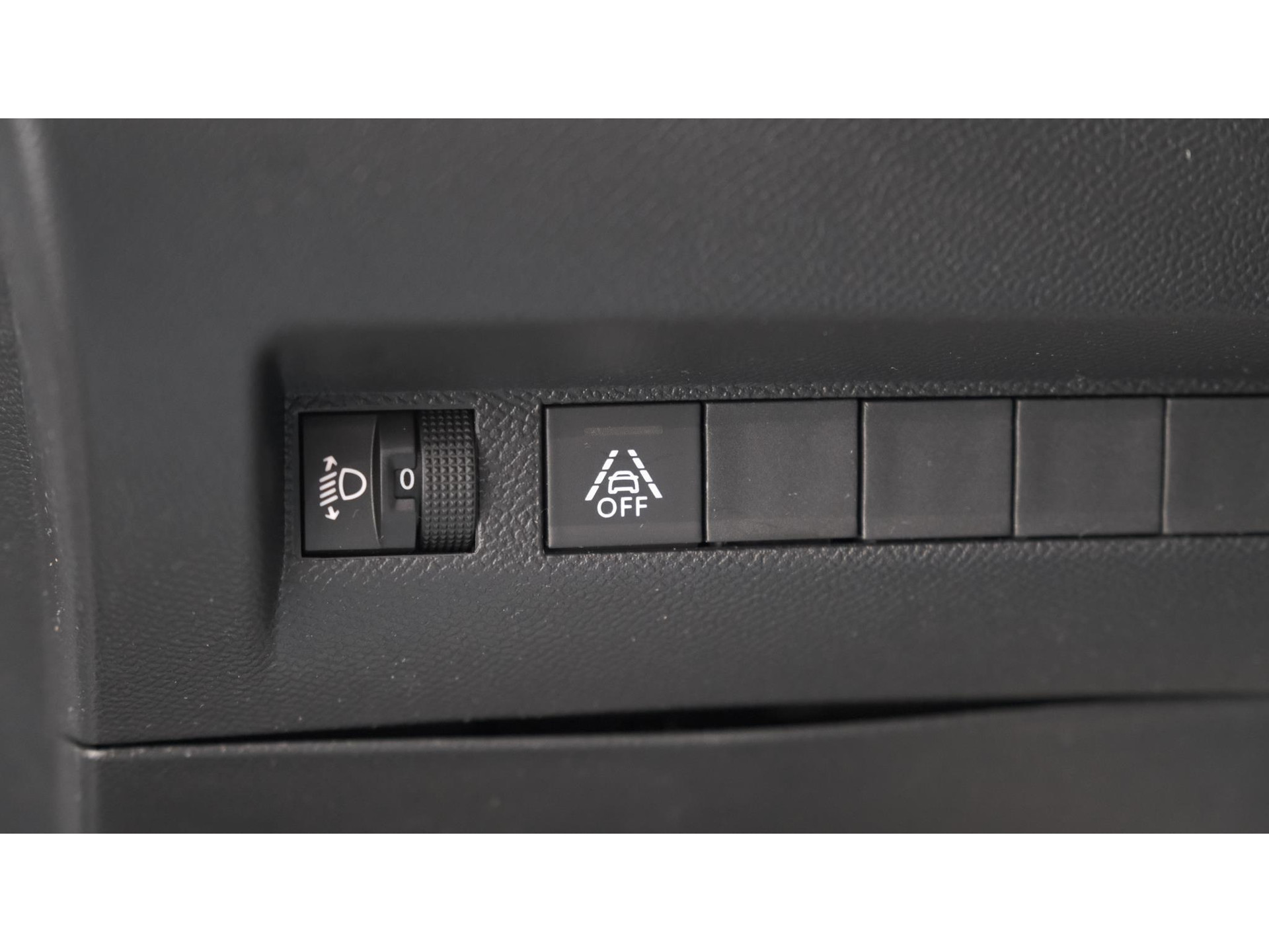 Peugeot 208 PureTech 100 EAT8 Allure | Parkeersensoren | Stoelverwarming | Apple Carplay | Climate Control