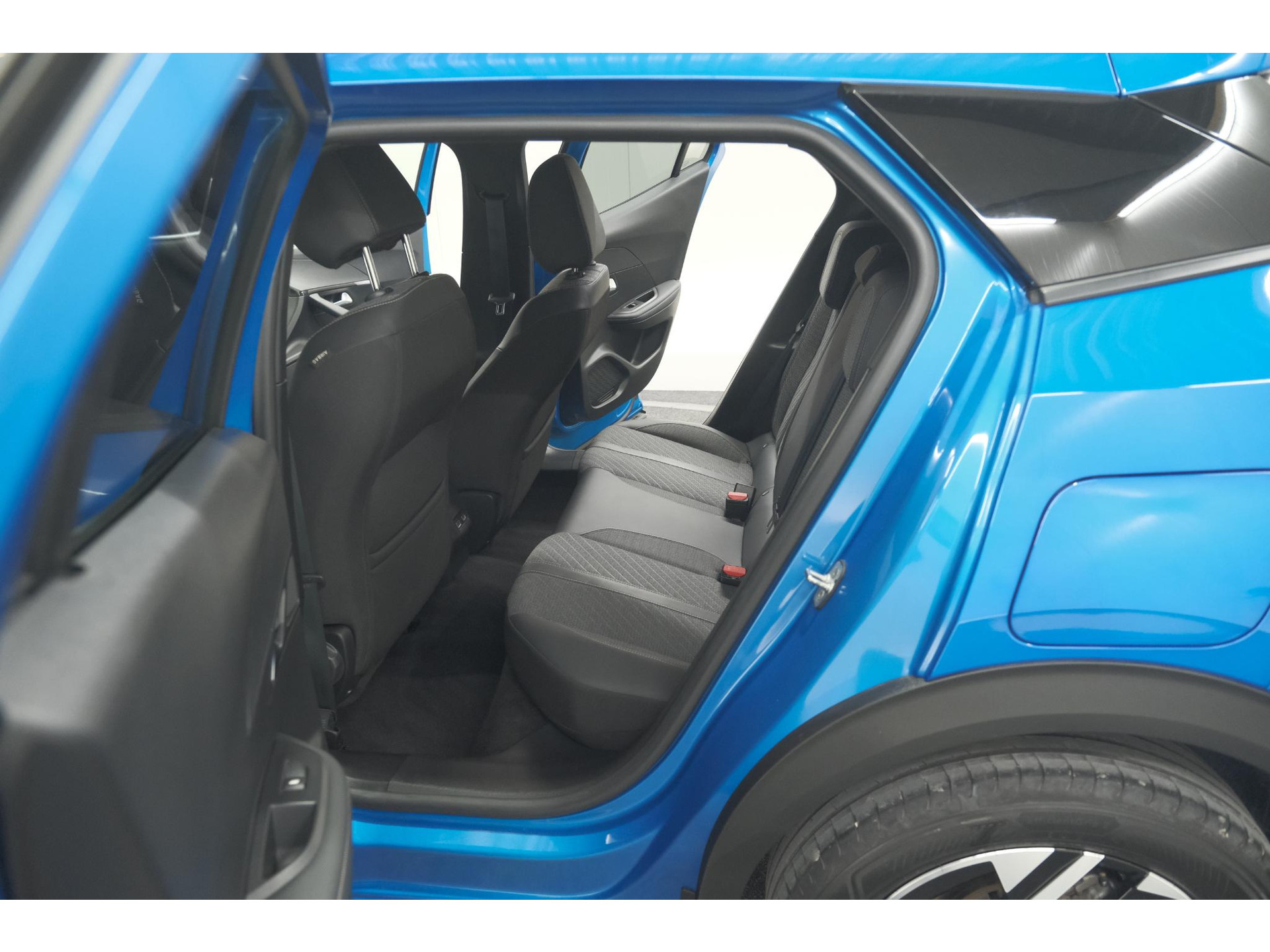 Peugeot 2008 PureTech 130 EAT8 Blue Lease Allure | Camera | Navigatie | Parkeersensoren | Apple Carplay